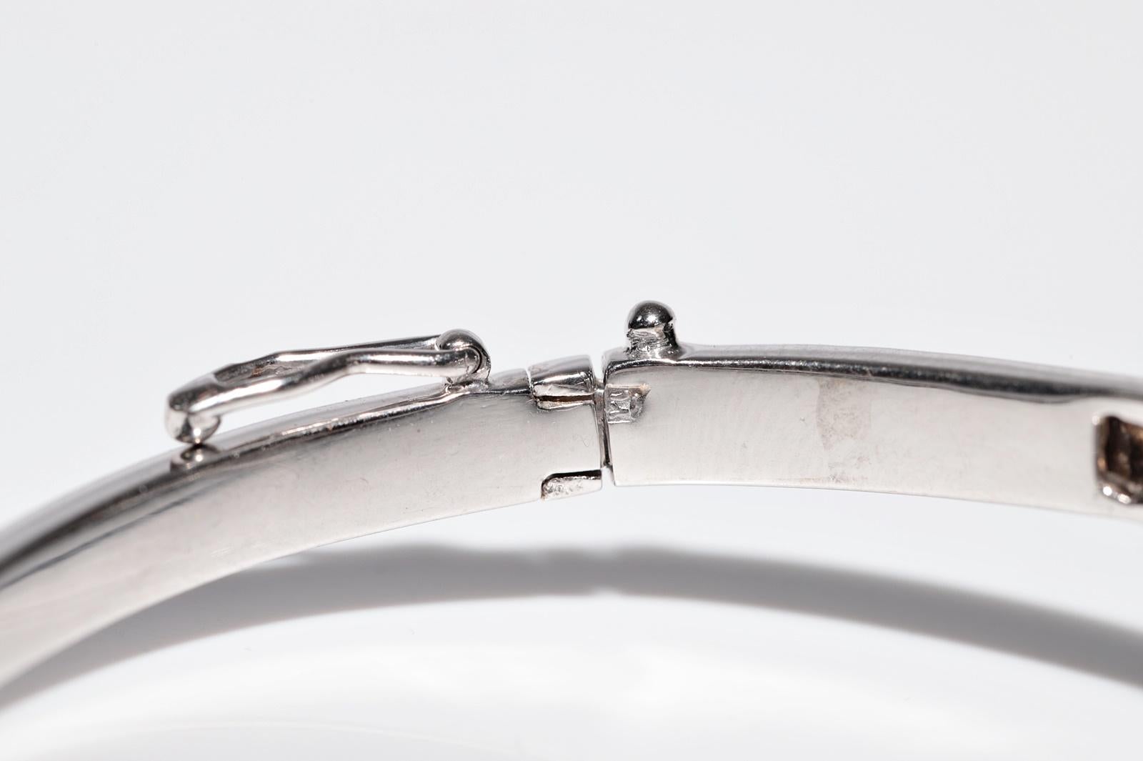 Vintage Circa 1990s 18k Gold Natural Baguette Cut Diamond Bangle Heart Bracelet For Sale 7