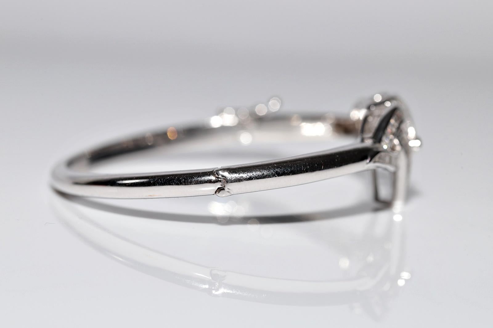 Vintage Circa 1990s 18k Gold Natural Baguette Cut Diamond Bangle Heart Bracelet For Sale 1