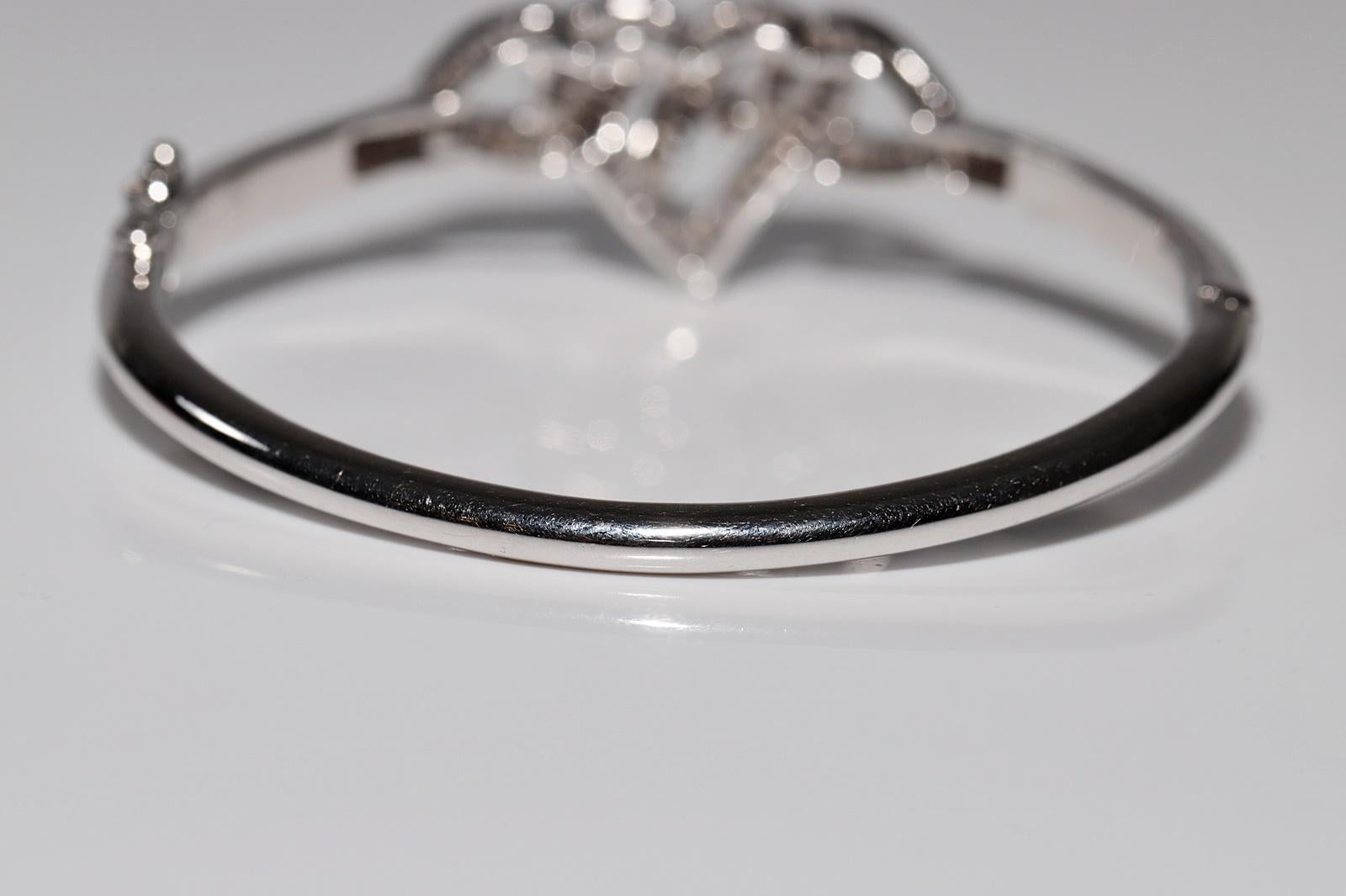 Vintage Circa 1990s 18k Gold Natural Baguette Cut Diamond Bangle Heart Bracelet For Sale 3