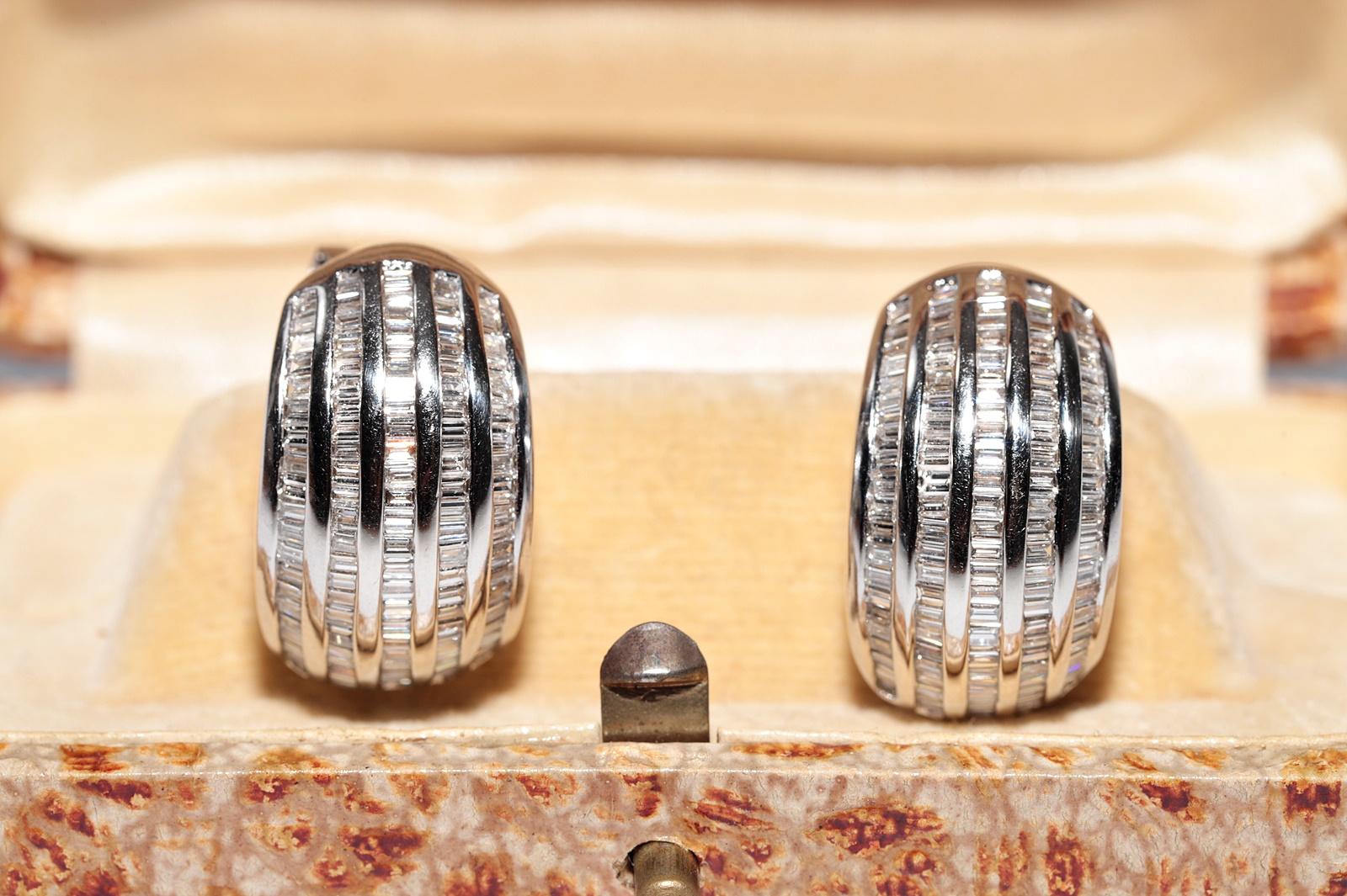 In very good condition.
Total weight is 12.2 grams.
Totally is diamond 2.80 ct.
The diamond is has F-G color and vvs clarity.
Box is not included.
Please contact for any questions.