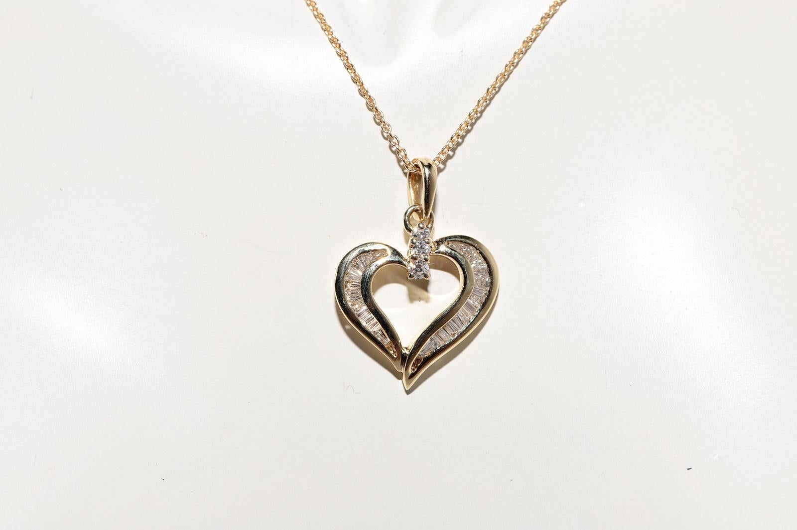 Taille baguette Vintage Circa 1990 Collier pendentif coeur en or 18k avec diamant baguette naturel en vente
