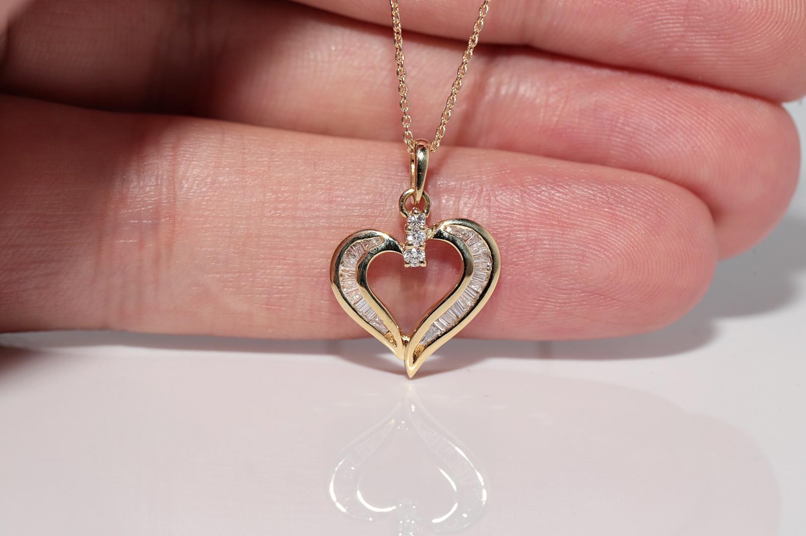 Vintage Circa 1990 Collier pendentif coeur en or 18k avec diamant baguette naturel Pour femmes en vente