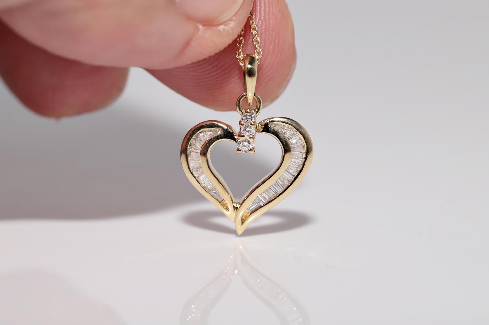 Vintage Circa 1990 Collier pendentif coeur en or 18k avec diamant baguette naturel en vente 2