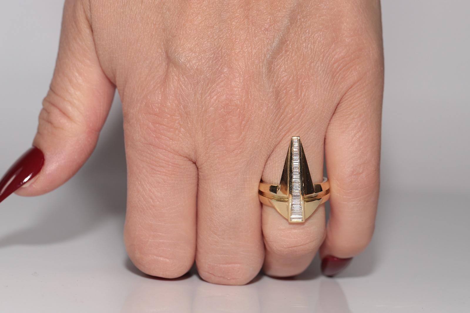 Retro Vintage Circa 1990s 18k Gold Natural Baguette Cut Diamond Strong Tank Ring For Sale