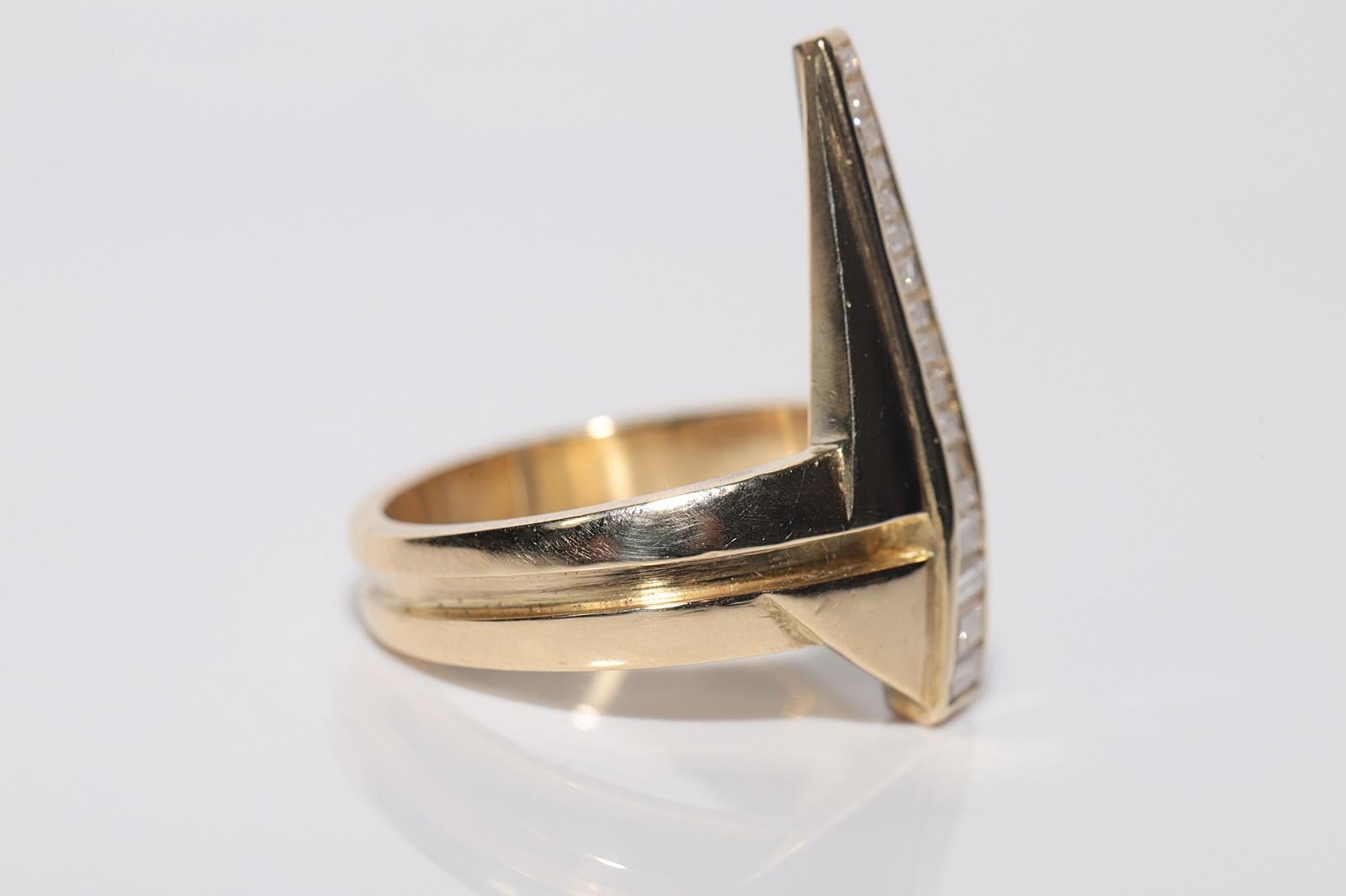 Vintage Circa 1990s 18k Gold Natural Baguette Cut Diamond Strong Tank Ring For Sale 3