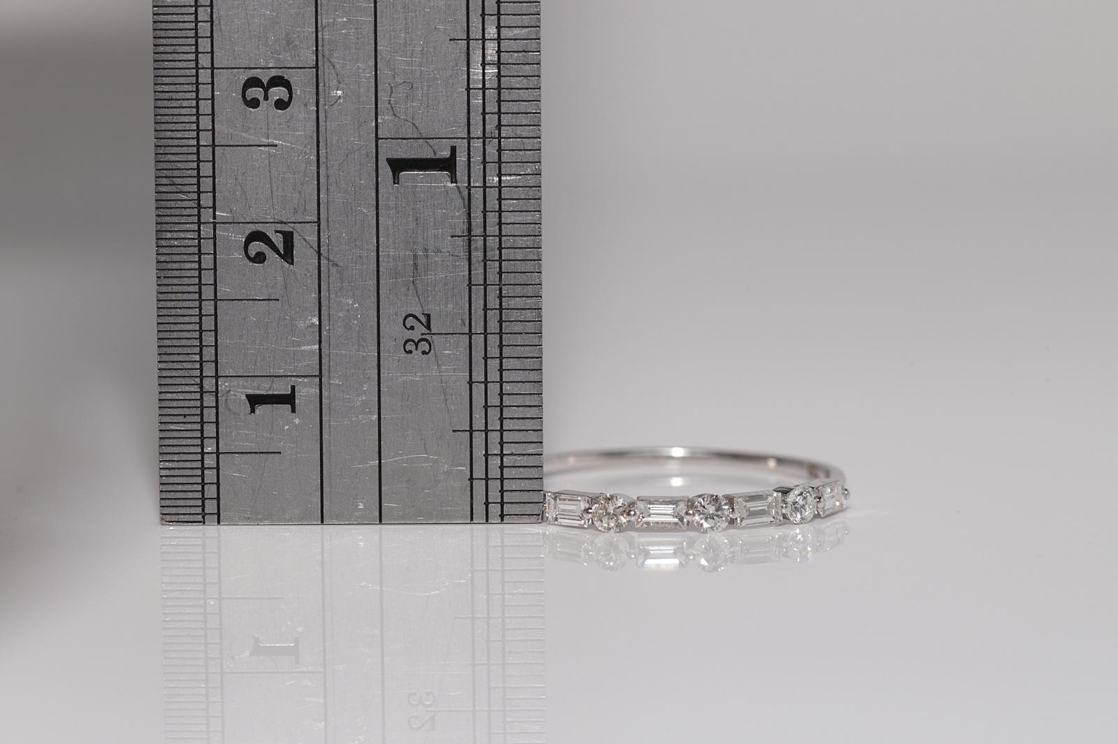 Vintage CIRCA 1990er Jahre 18k Gold Natürlicher Brillantschliff Diamant und Baguetteschliff Ring im Angebot 6