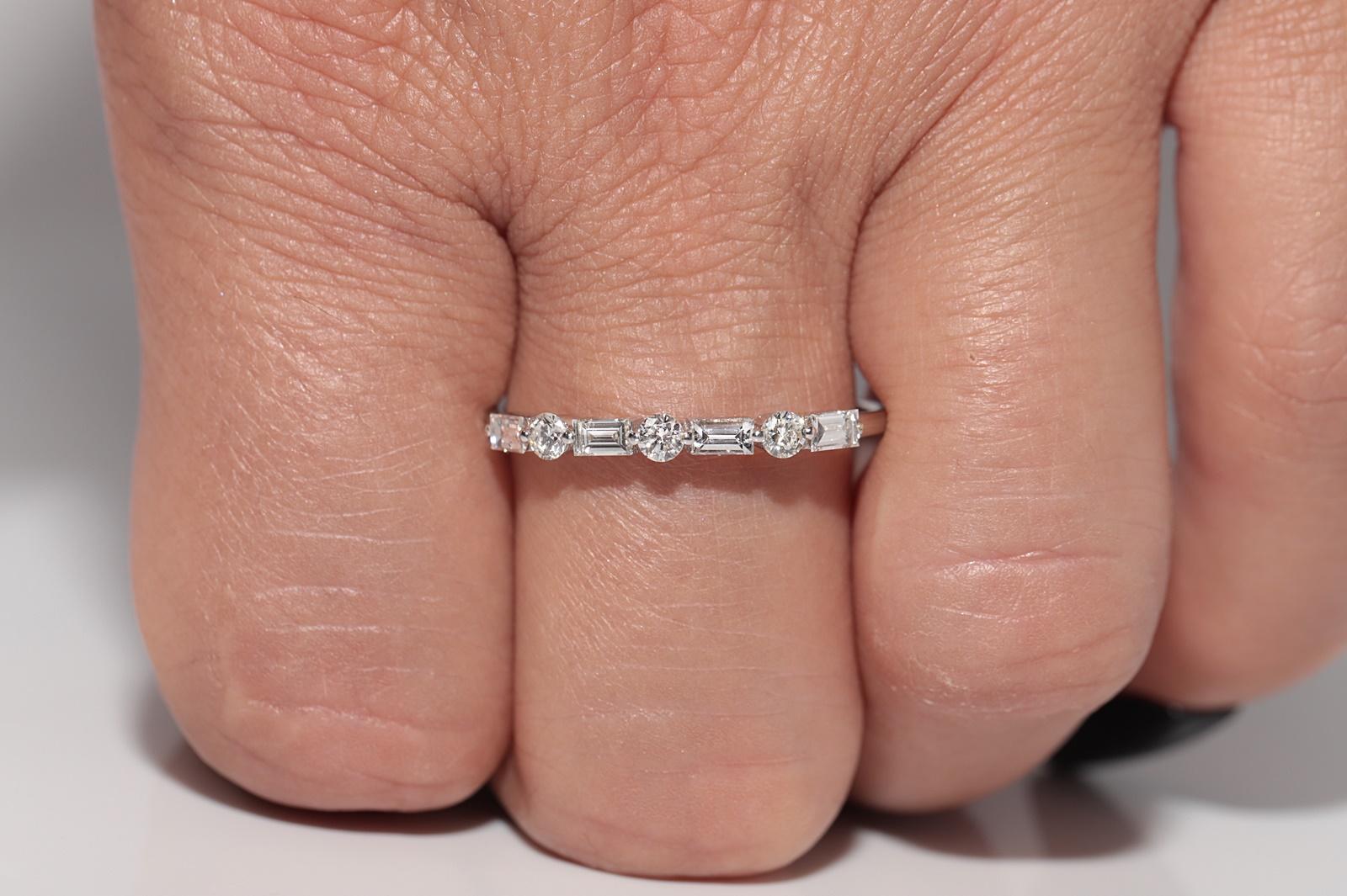 Vintage CIRCA 1990er Jahre 18k Gold Natürlicher Brillantschliff Diamant und Baguetteschliff Ring im Angebot 11