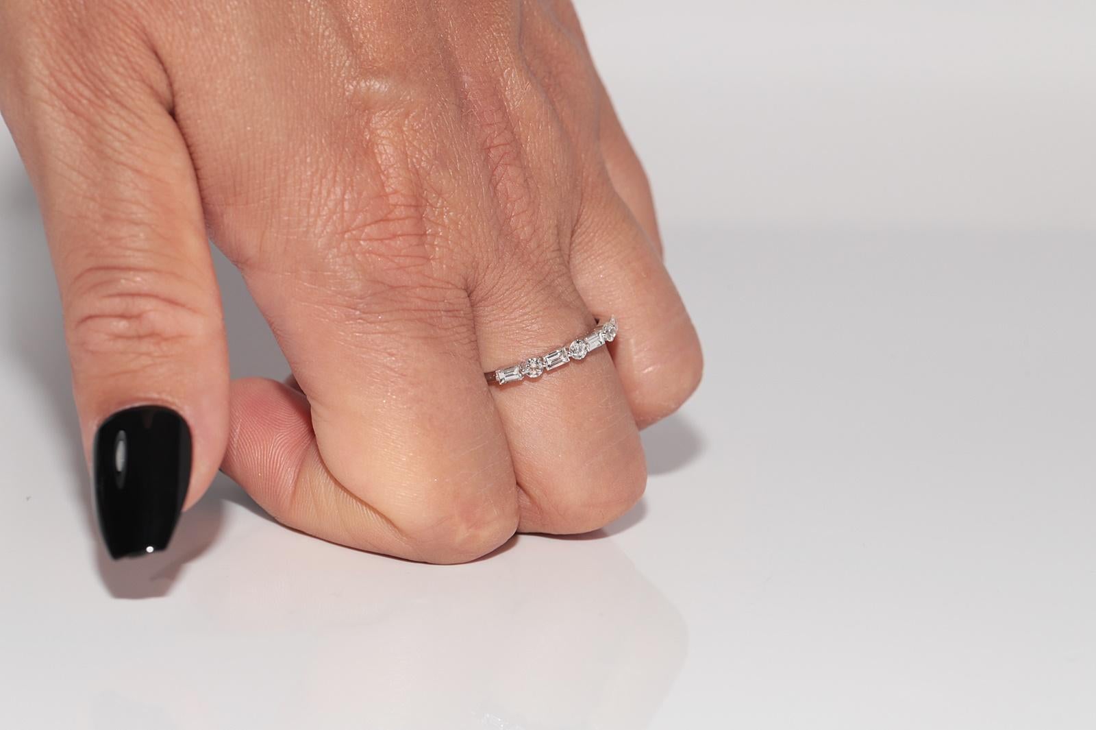 Vintage CIRCA 1990er Jahre 18k Gold Natürlicher Brillantschliff Diamant und Baguetteschliff Ring im Angebot 12