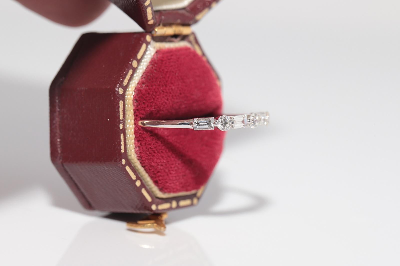 Artigiano Anello Vintage CIRCA anni '90 in oro 18k con diamante naturale taglio Brilliante e Baguette in vendita