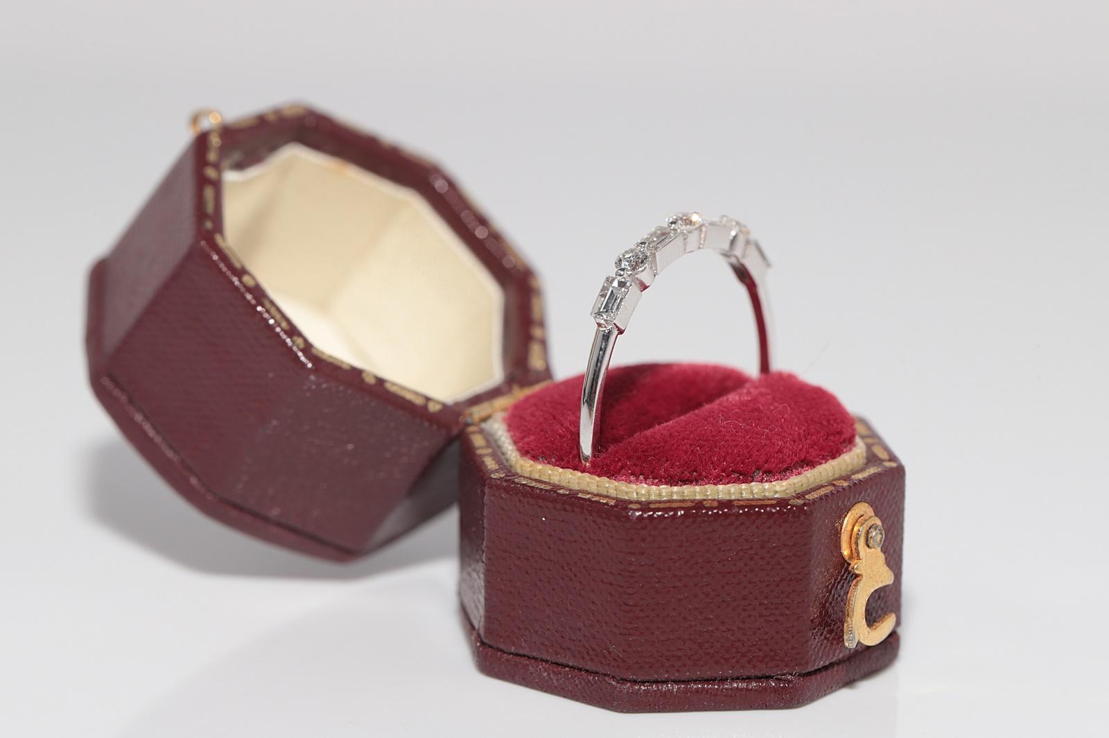 Vintage CIRCA 1990er Jahre 18k Gold Natürlicher Brillantschliff Diamant und Baguetteschliff Ring im Zustand „Gut“ im Angebot in Fatih/İstanbul, 34