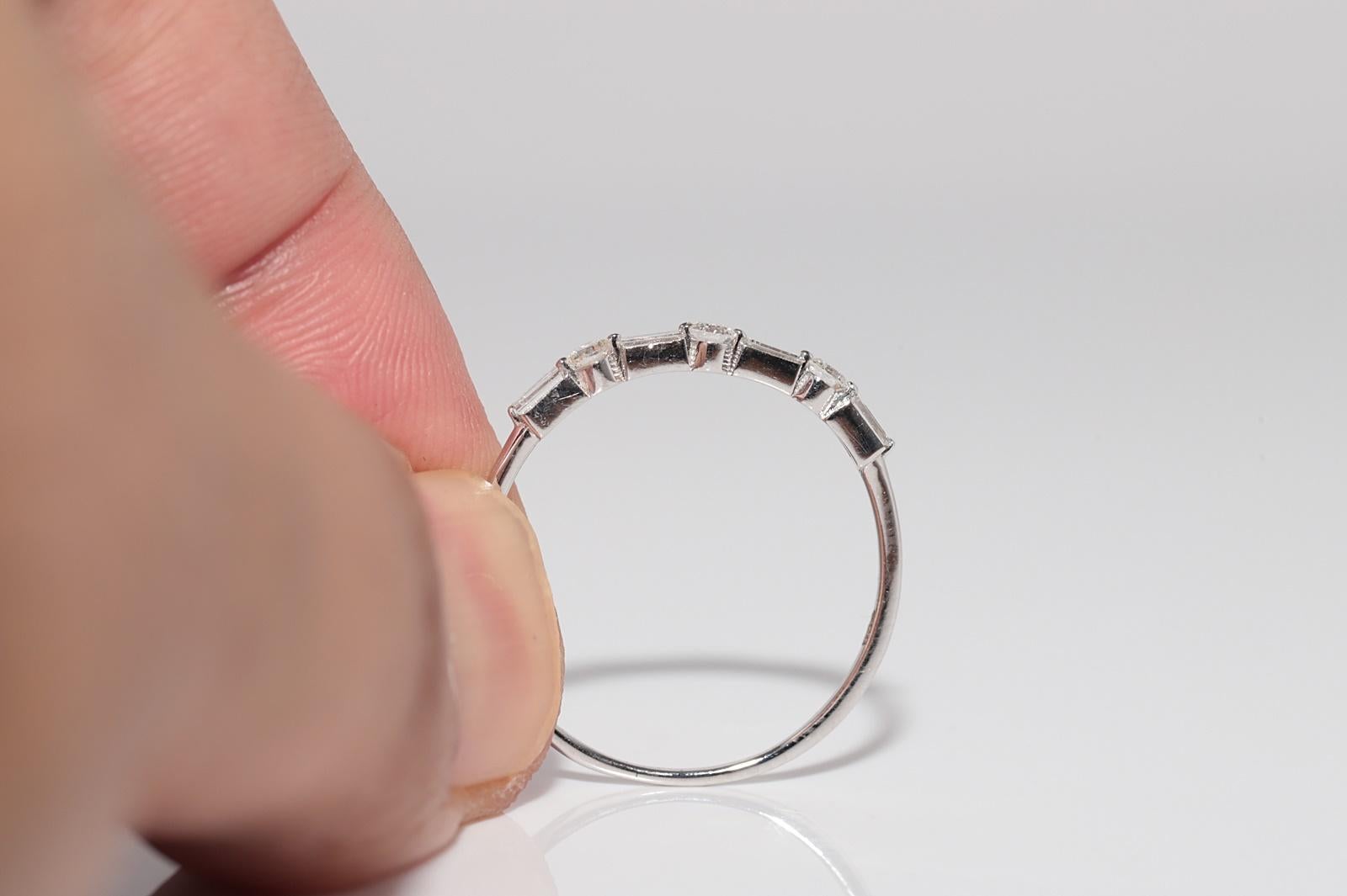 Vintage CIRCA 1990er Jahre 18k Gold Natürlicher Brillantschliff Diamant und Baguetteschliff Ring im Angebot 3