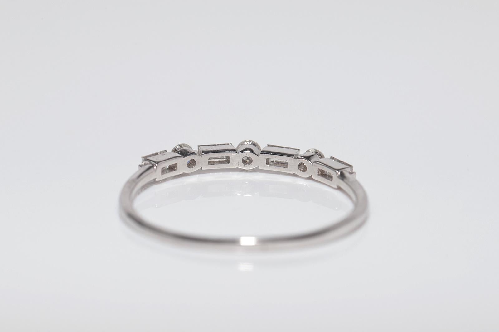 Vintage CIRCA 1990er Jahre 18k Gold Natürlicher Brillantschliff Diamant und Baguetteschliff Ring im Angebot 4