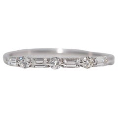 Vintage Circa 1990 Bague en or 18k diamant naturel taille brillant et taille baguette