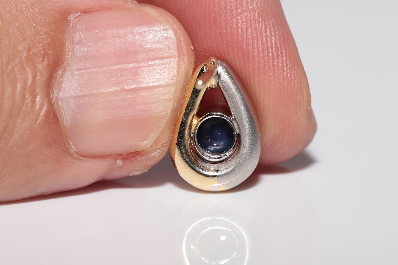 Vintage Circa 1990s 18k Gold Natural Cabochon Cut Sapphire  Stud Earring For Sale 3