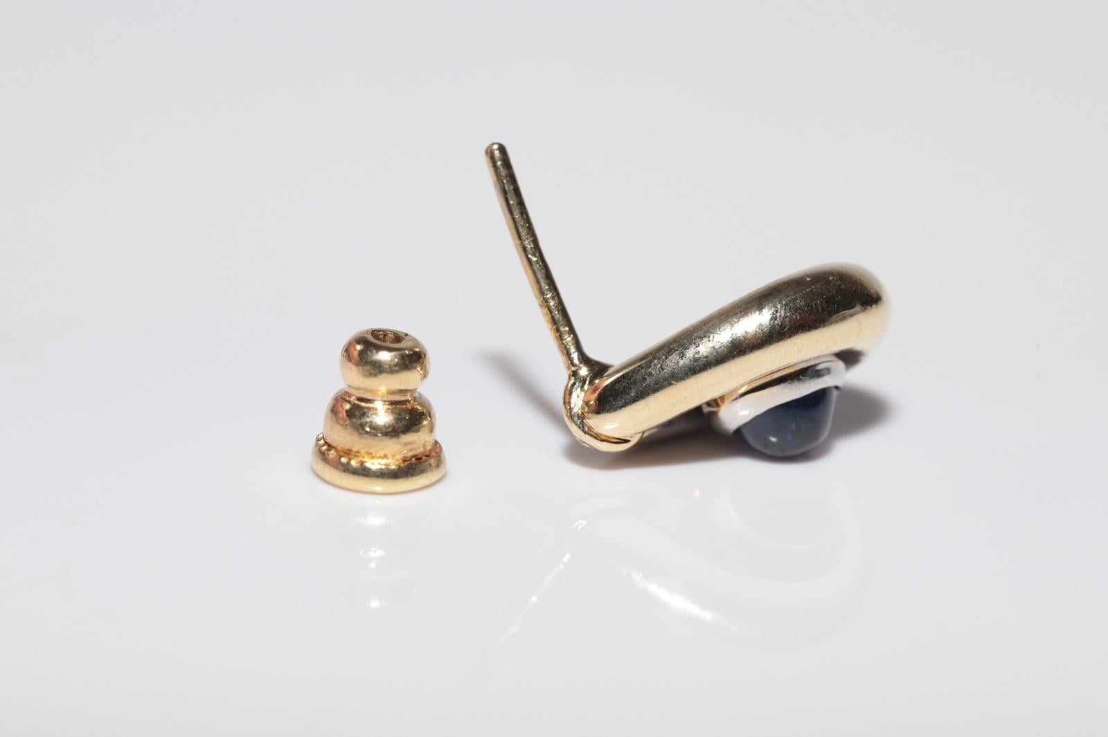 Vintage Circa 1990s 18k Gold Natural Cabochon Cut Sapphire  Stud Earring For Sale 4