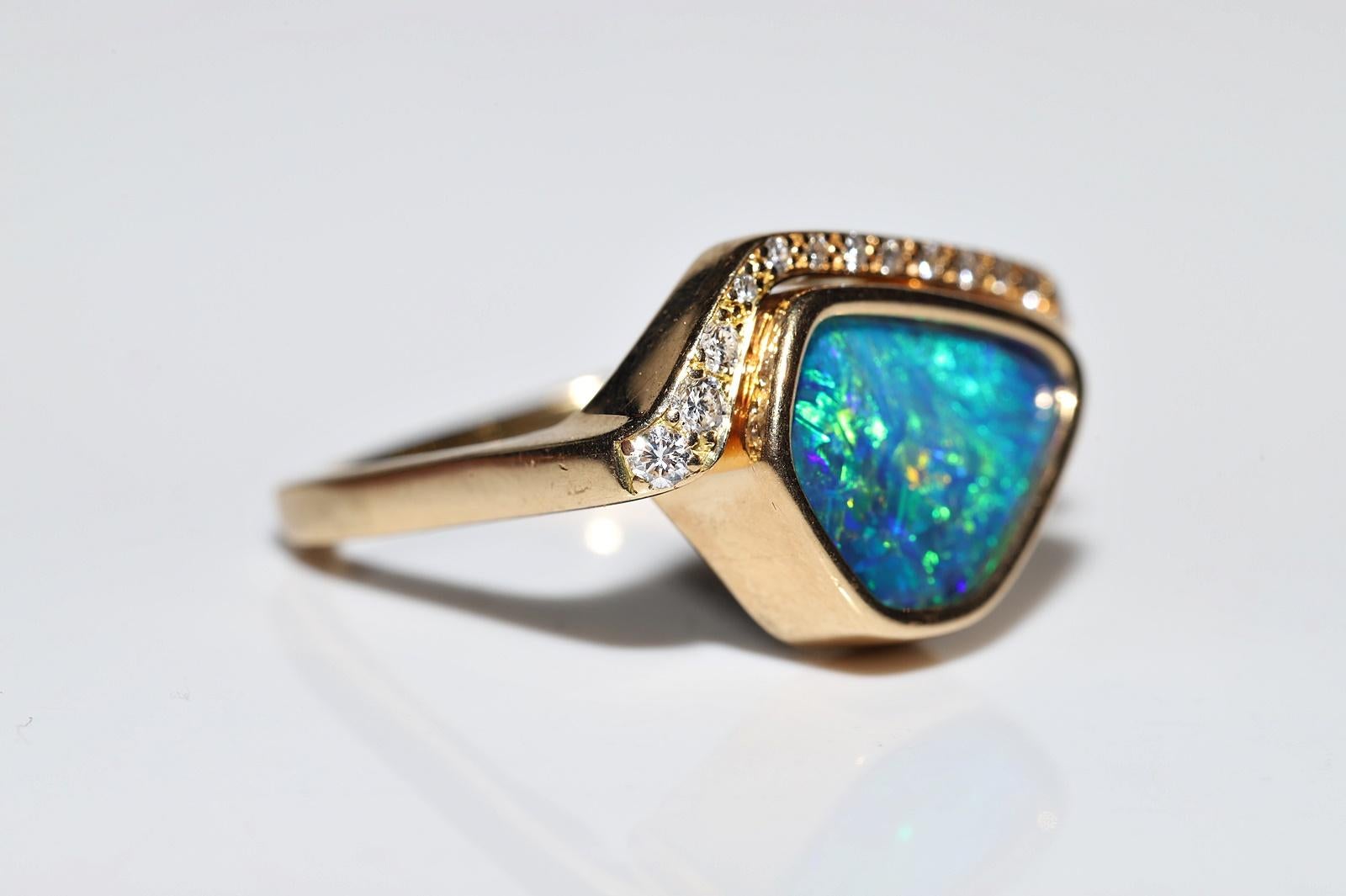 Vintage Circa 1990s 18k Gold Natural Diamond And Australian Opal Decorated Ring For Sale 12