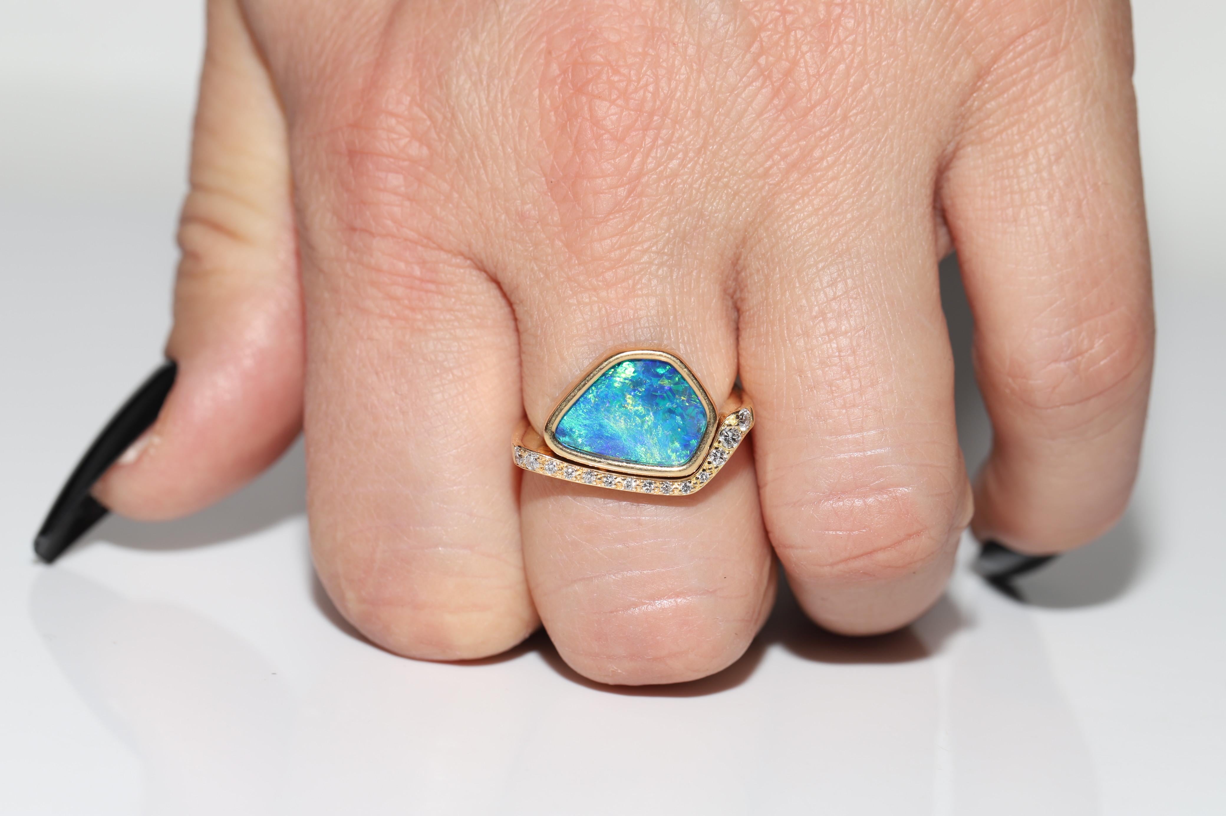 Vintage Circa 1990s 18k Gold Natural Diamond And Australian Opal Decorated Ring For Sale 14