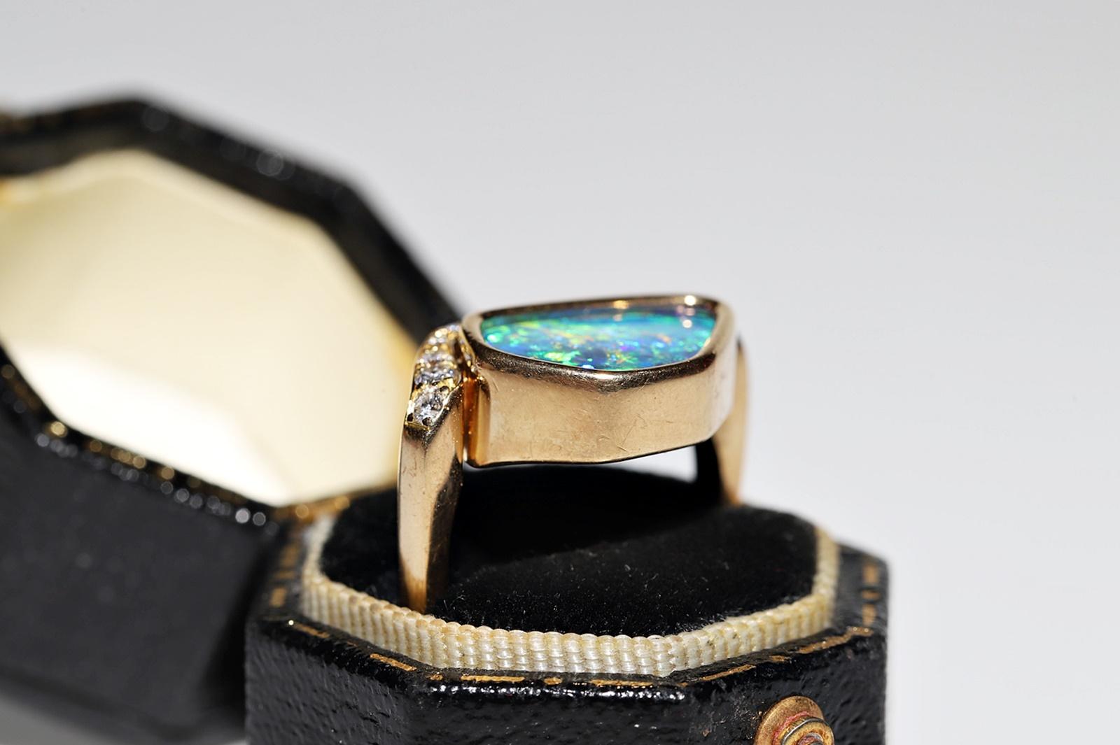 Retro Vintage Circa 1990s 18k Gold Natural Diamond And Australian Opal Decorated Ring For Sale