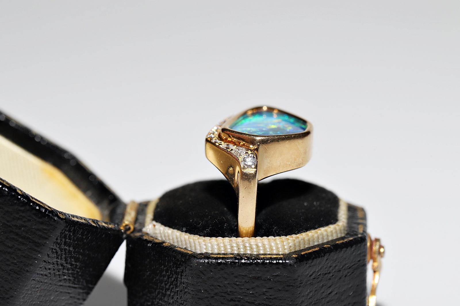Vintage Circa 1990er Jahre 18k Gold Natürlicher Diamant und australischer Opal Dekorierter Ring (Brillantschliff) im Angebot