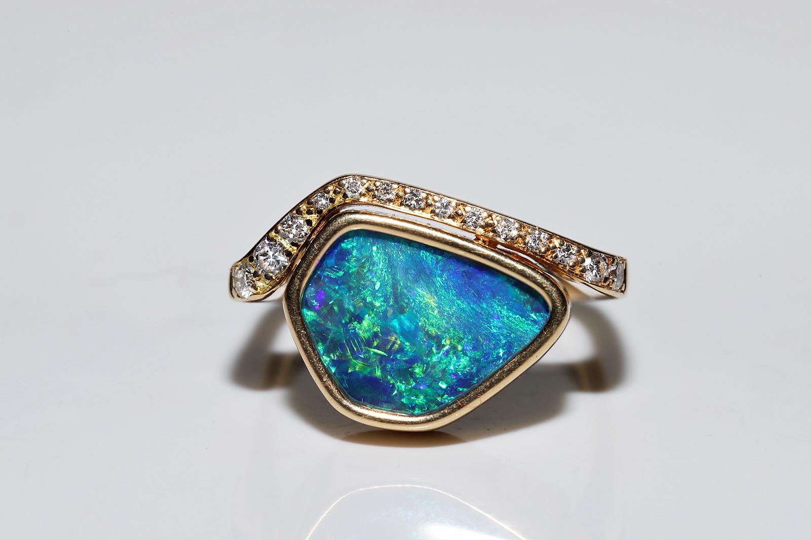 Vintage Circa 1990s 18k Gold Natural Diamond And Australian Opal Decorated Ring In Good Condition For Sale In Fatih/İstanbul, 34