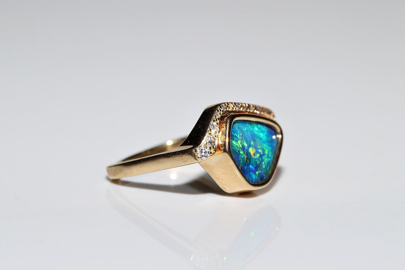 Vintage Circa 1990s 18k Gold Natural Diamond And Australian Opal Decorated Ring For Sale 1