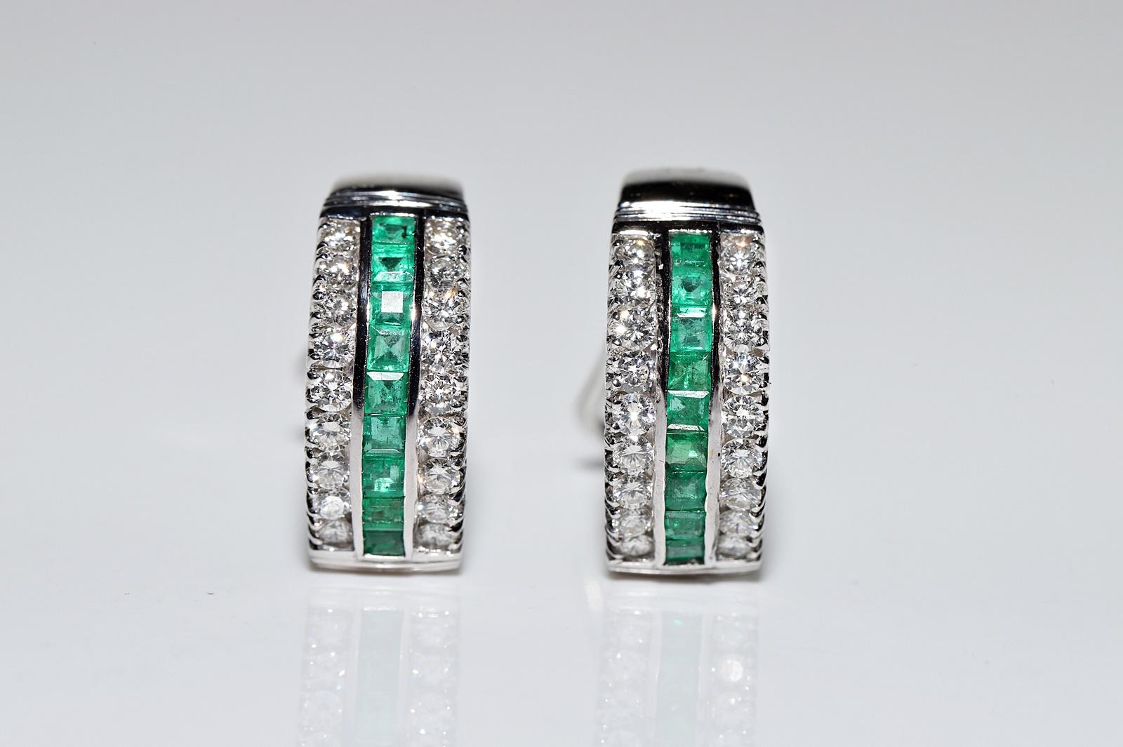 Retro Vintage Circa 1990s 18k Gold Natural Diamond And Baguette Cut Emerald Earring For Sale