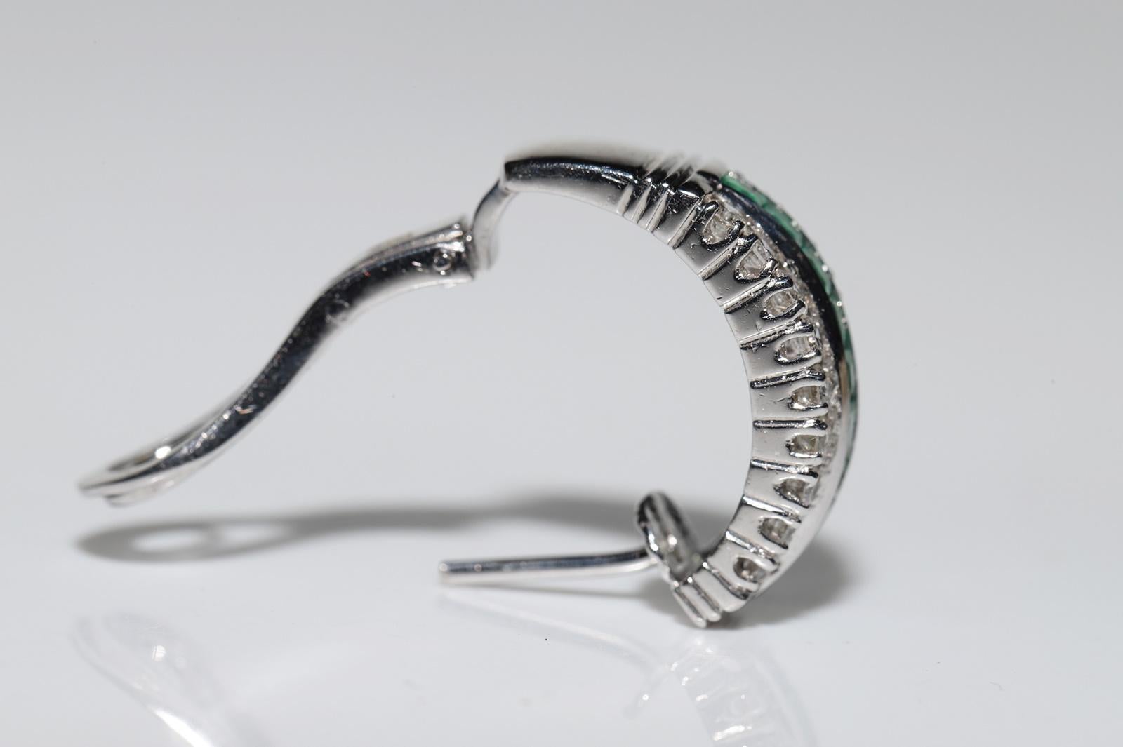 Vintage Circa 1990s 18k Gold Natural Diamond And Baguette Cut Emerald Earring In Good Condition For Sale In Fatih/İstanbul, 34