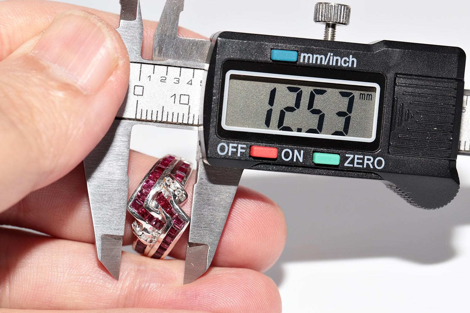 Vintage CIRCA 1990er Jahre 18k Gold Naturdiamant und Baguetteschliff Rubin Ring im Angebot 10