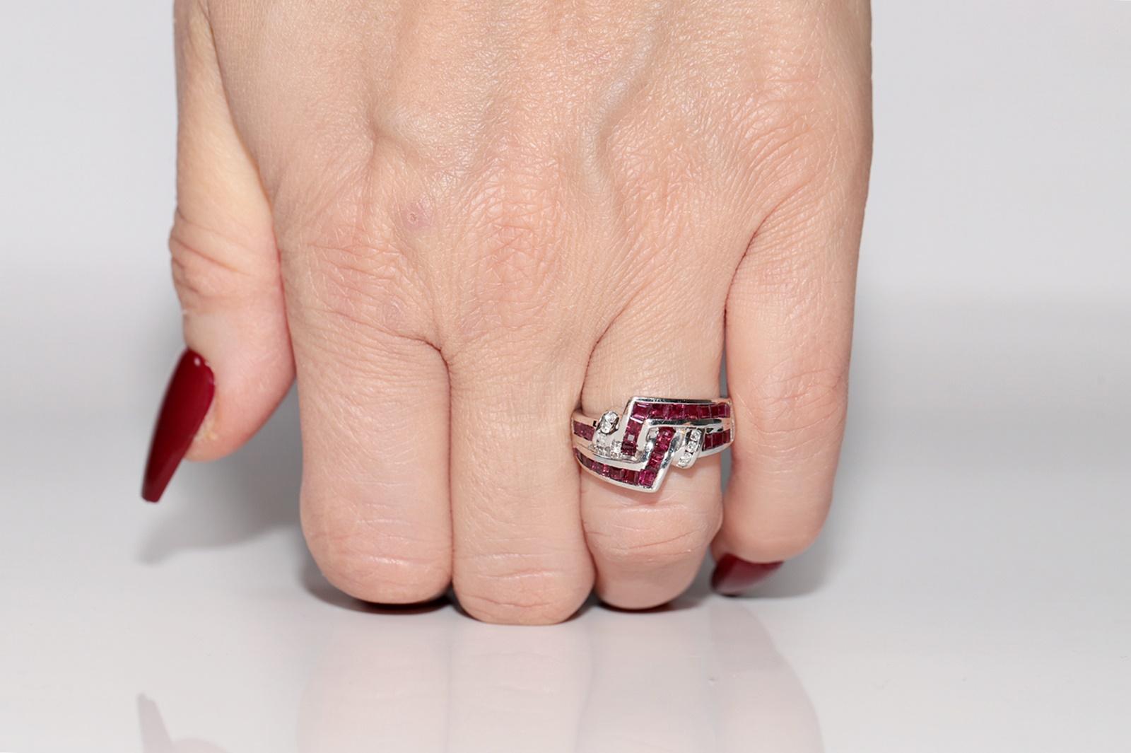 Vintage CIRCA 1990er Jahre 18k Gold Naturdiamant und Baguetteschliff Rubin Ring (Retro) im Angebot