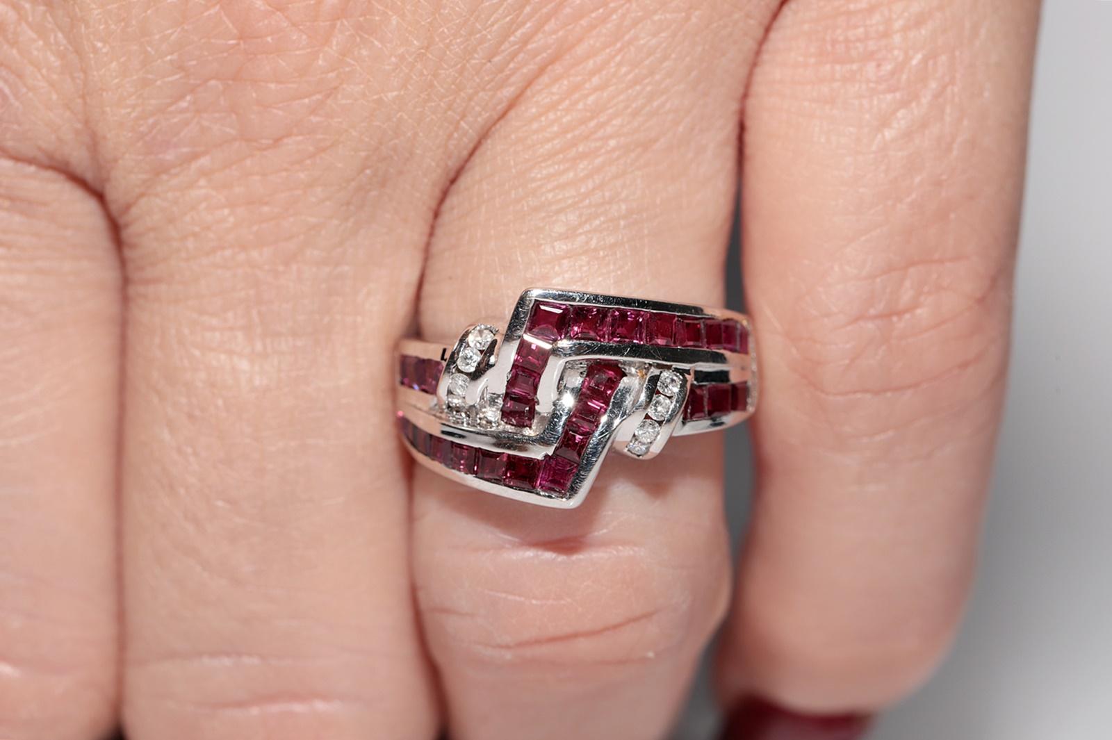 Vintage CIRCA 1990er Jahre 18k Gold Naturdiamant und Baguetteschliff Rubin Ring im Zustand „Gut�“ im Angebot in Fatih/İstanbul, 34