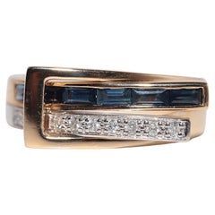 Anillo vintage circa años 90 de oro de 18k con diamante natural y zafiro talla baguette