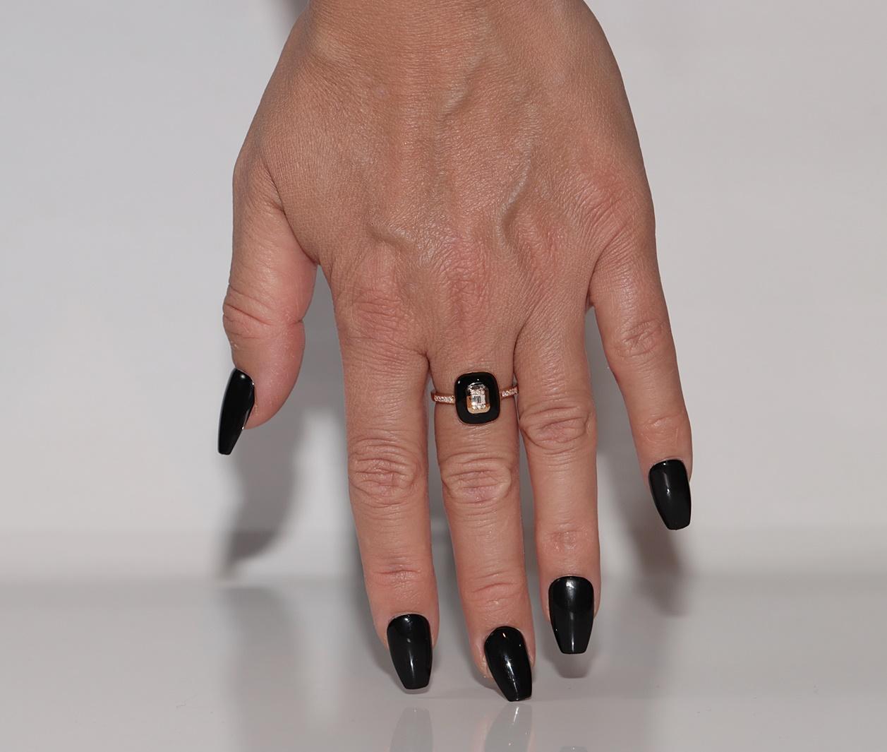 Vintage CIRCA 1990s 18k Gold Natürlicher Diamant und schwarzer Emaille Ring im Angebot 8