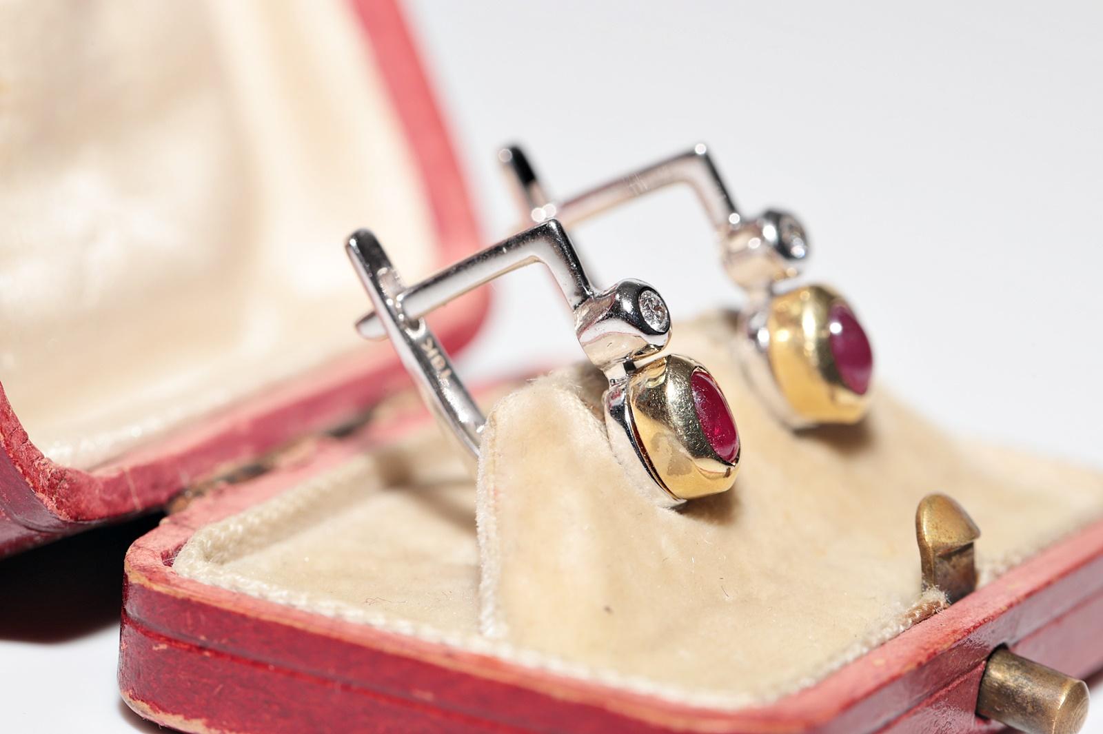 Ohrring, Vintage, ca. 1990er Jahre, 18 Karat Gold, natürlicher Diamant und Rubin im Cabochon-Schliff (Retro) im Angebot