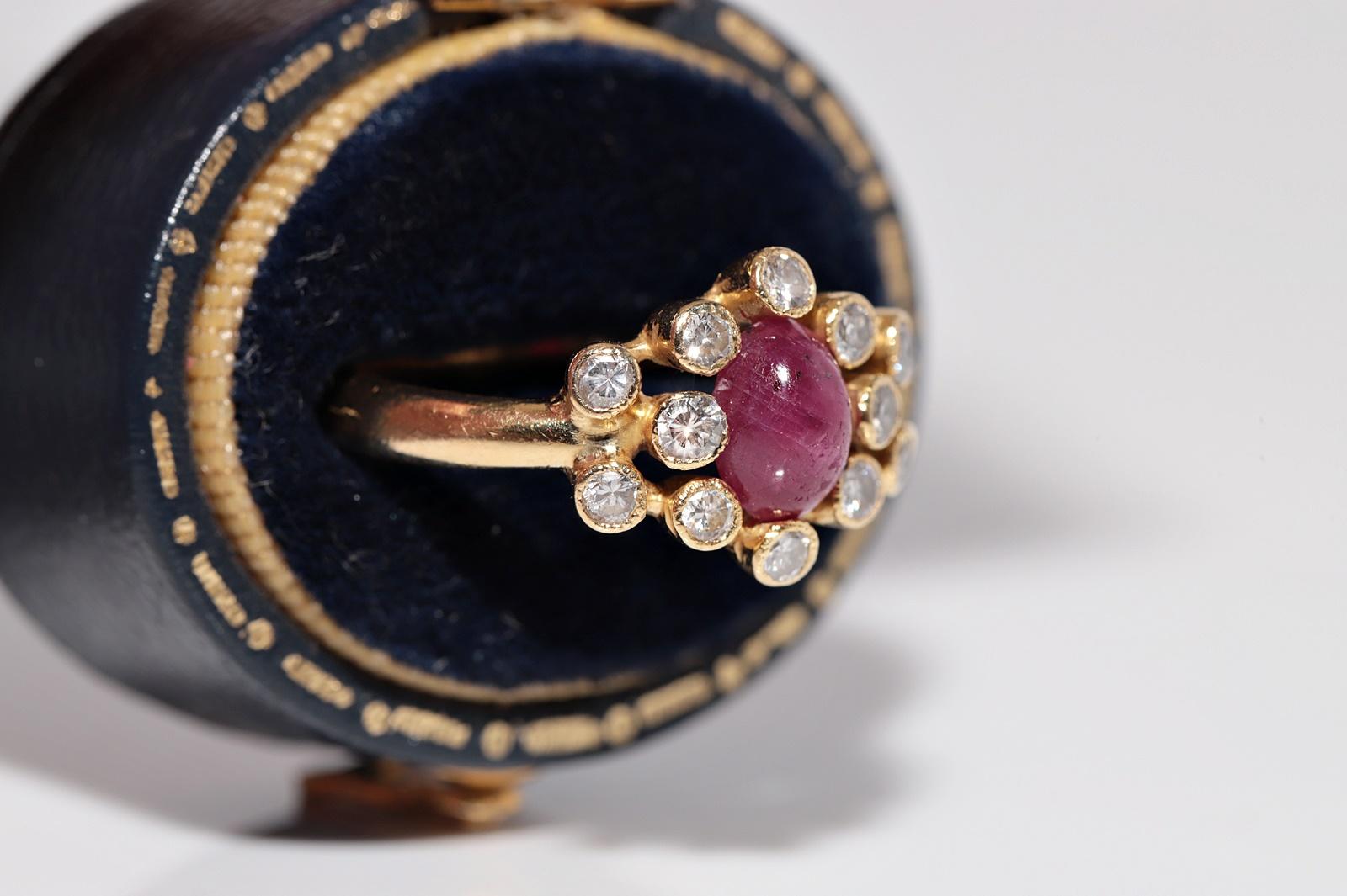 Vintage Circa 1990er Jahre 18k Gold Natürlicher Diamant und Rubinring mit Cabochon-Schliff (Retro) im Angebot
