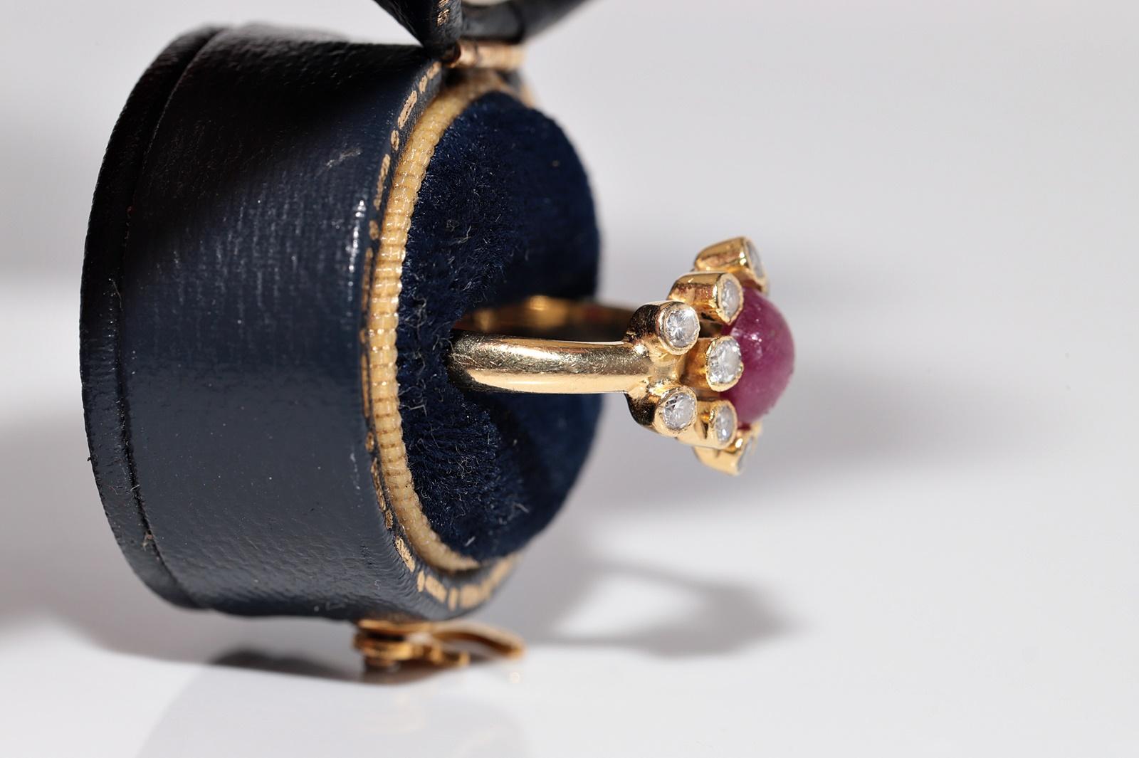 Vintage Circa 1990er Jahre 18k Gold Natürlicher Diamant und Rubinring mit Cabochon-Schliff (Brillantschliff) im Angebot