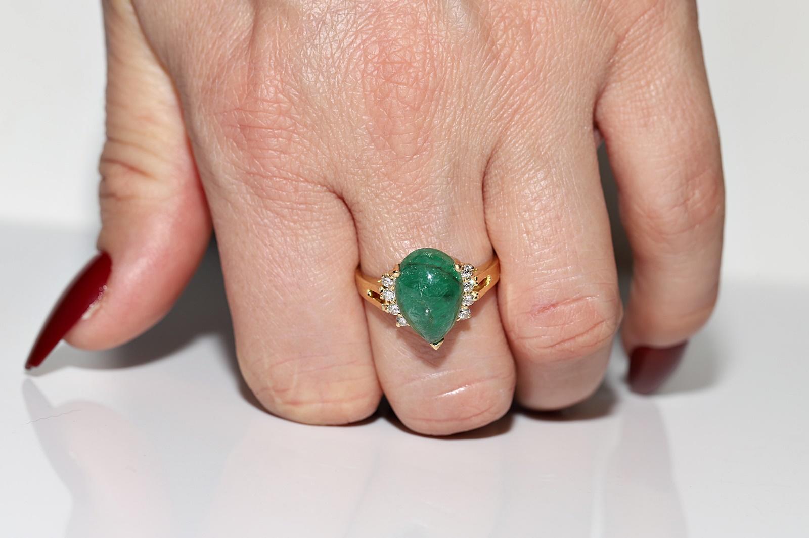  Vintage Circa 1990s 18k Gold Natural Diamond And Cabochon Emerald Decorated Rin For Sale 5