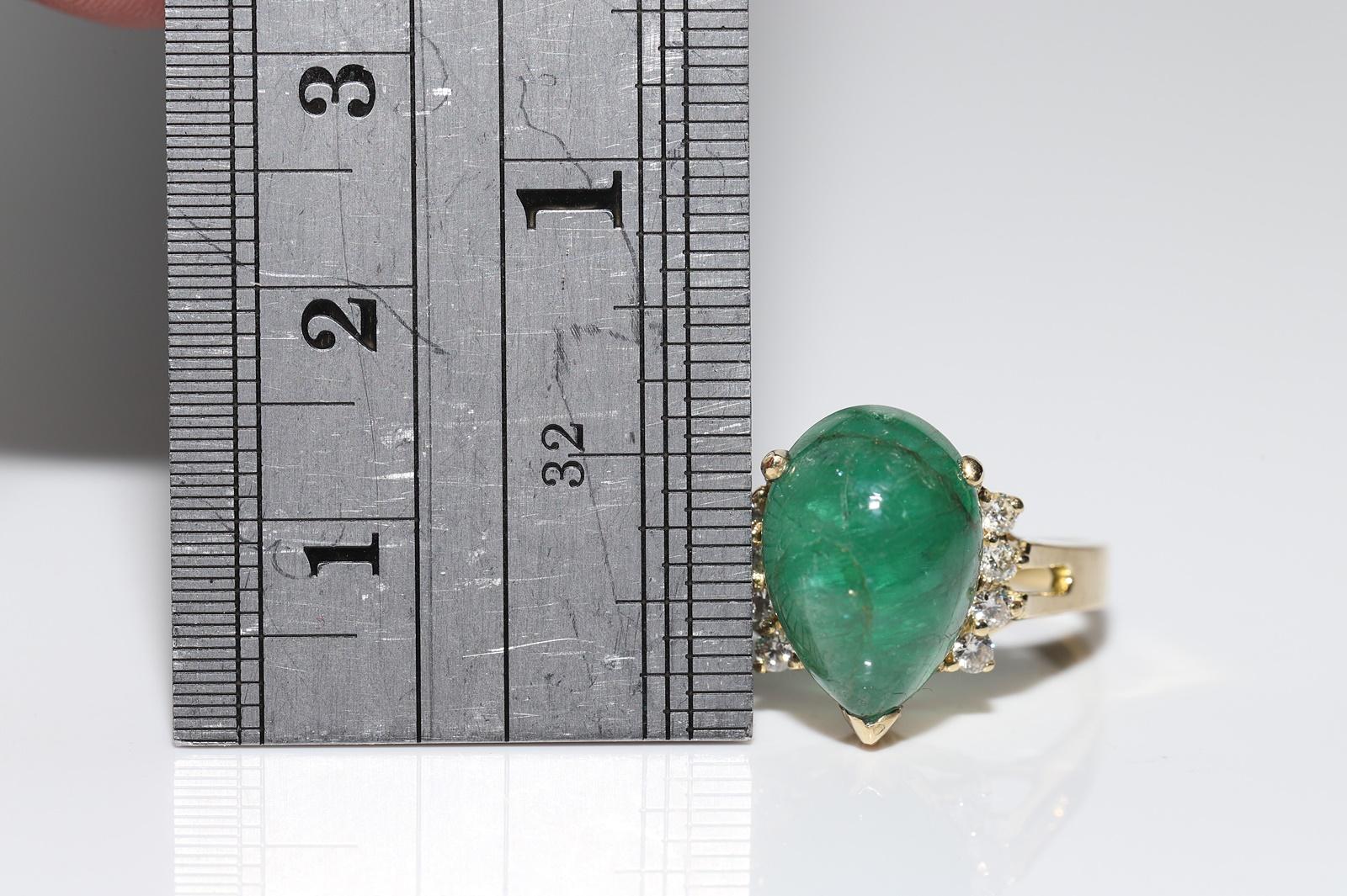  Vintage Circa 1990er Jahre 18k Gold natürlicher Diamant und Cabochon Smaragd Dekorierter Rin (Brillantschliff) im Angebot