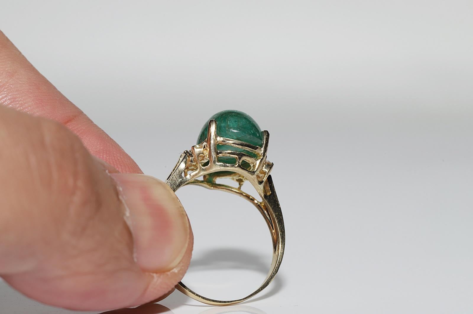  Vintage Circa 1990s 18k Gold Natural Diamond And Cabochon Emerald Decorated Rin For Sale 2