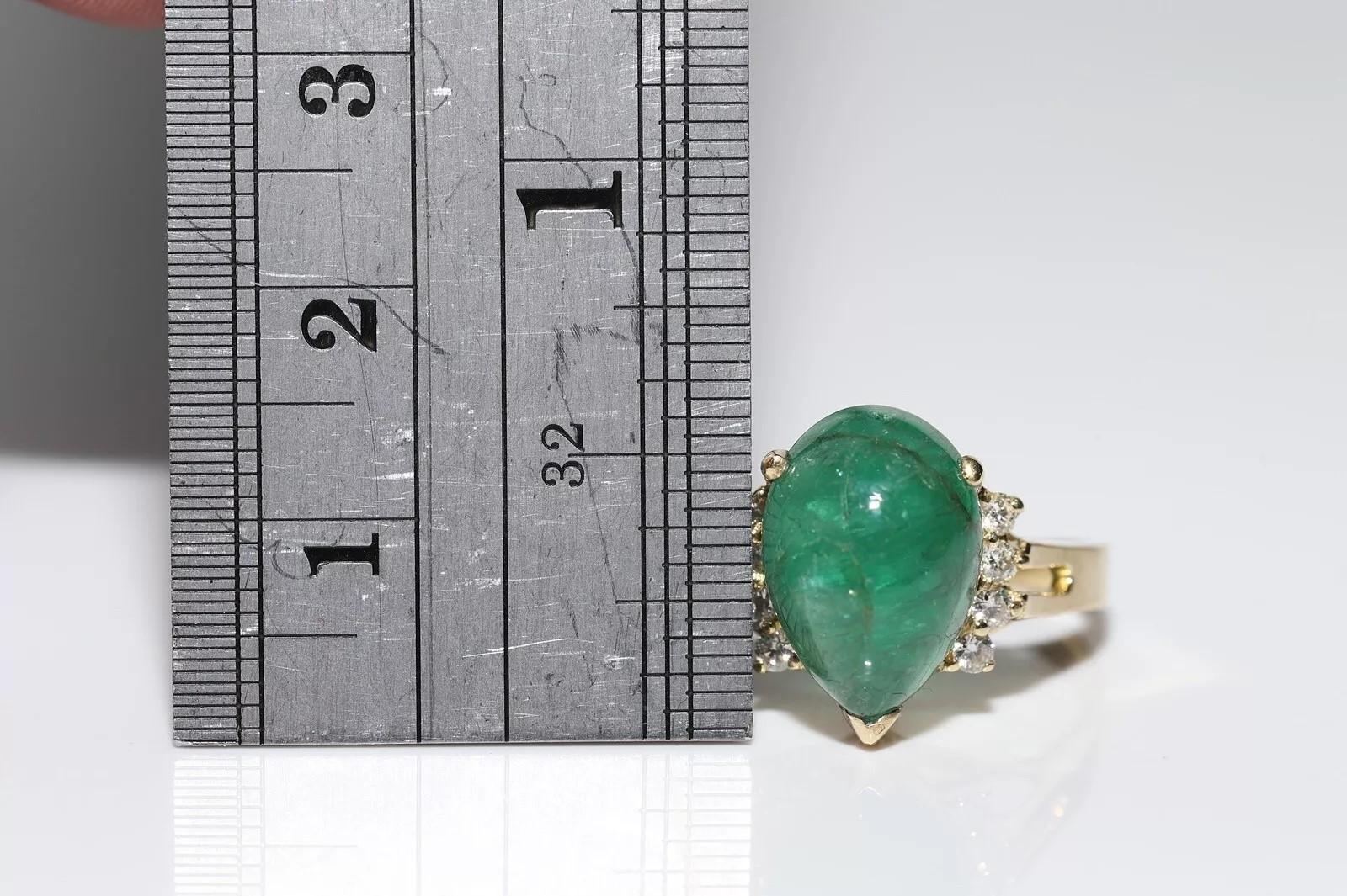Vintage Circa 1990er Jahre 18k Gold Natürlicher Diamant und Cabochon Smaragd Dekorierter Ring (Brillantschliff) im Angebot