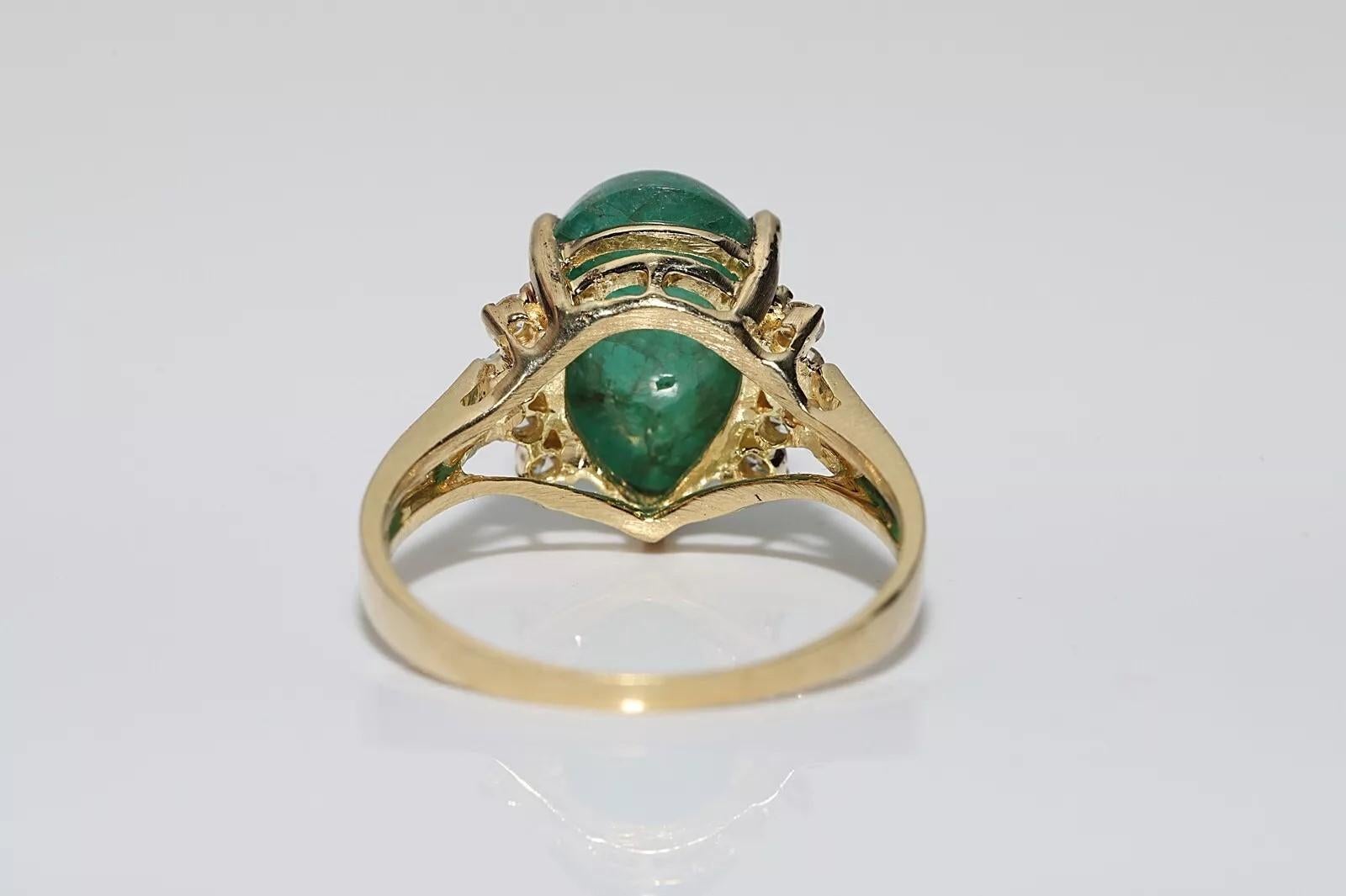 Vintage Circa 1990er Jahre 18k Gold Natürlicher Diamant und Cabochon Smaragd Dekorierter Ring Damen im Angebot