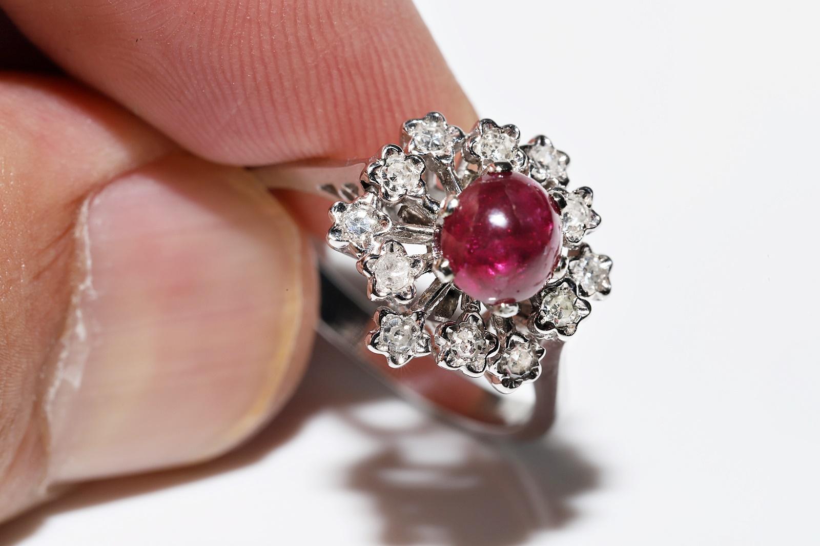 Vintage Circa 1990s 18k Gold Natural Diamond And Cabochon Ruby Decorated Ring For Sale 4