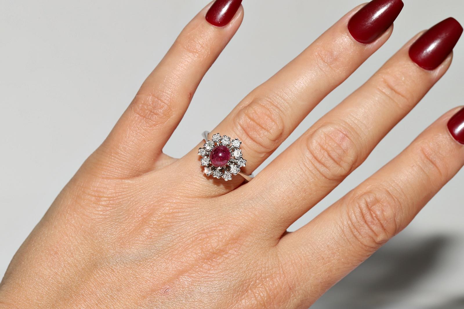 Vintage Circa 1990s 18k Gold Natural Diamond And Cabochon Ruby Decorated Ring For Sale 8