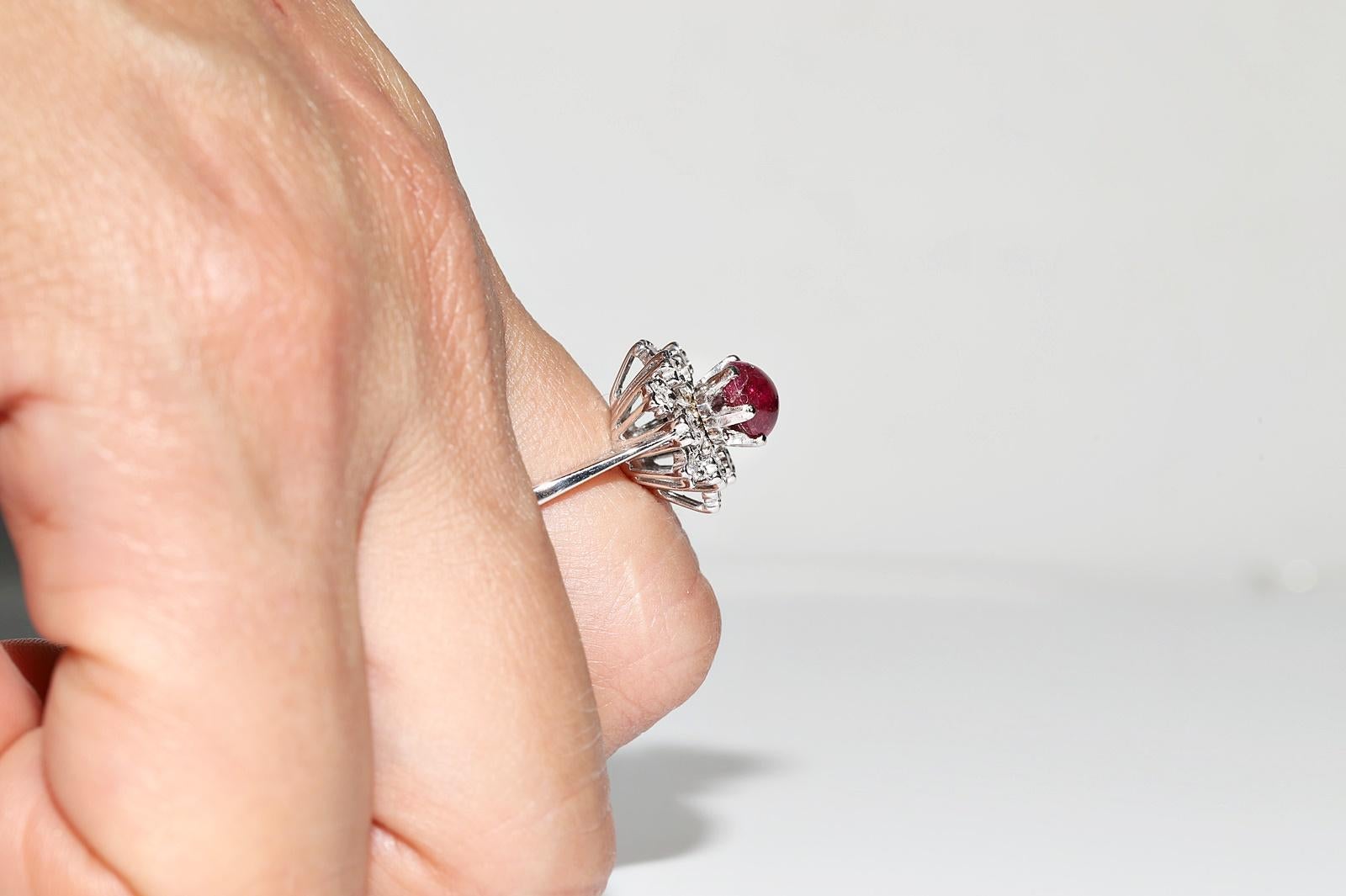 Vintage Circa 1990s 18k Gold Natural Diamond And Cabochon Ruby Decorated Ring For Sale 10
