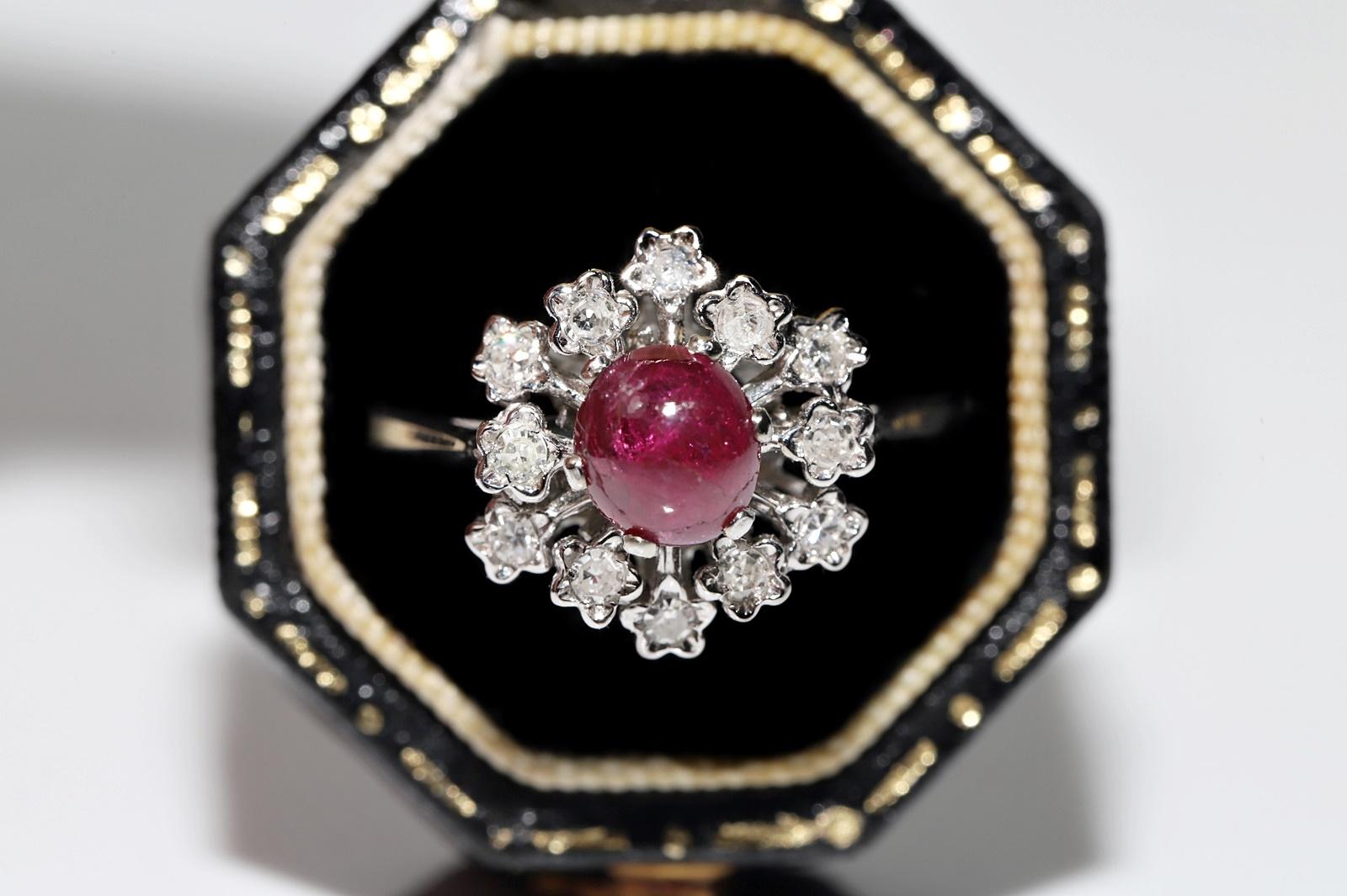 Vintage Circa 1990s 18k Gold Natural Diamond And Cabochon Ruby Decorated Ring For Sale 11