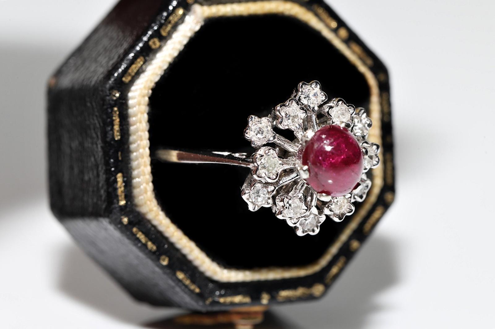 Vintage Circa 1990s 18k Gold Natural Diamond And Cabochon Ruby Decorated Ring For Sale 12