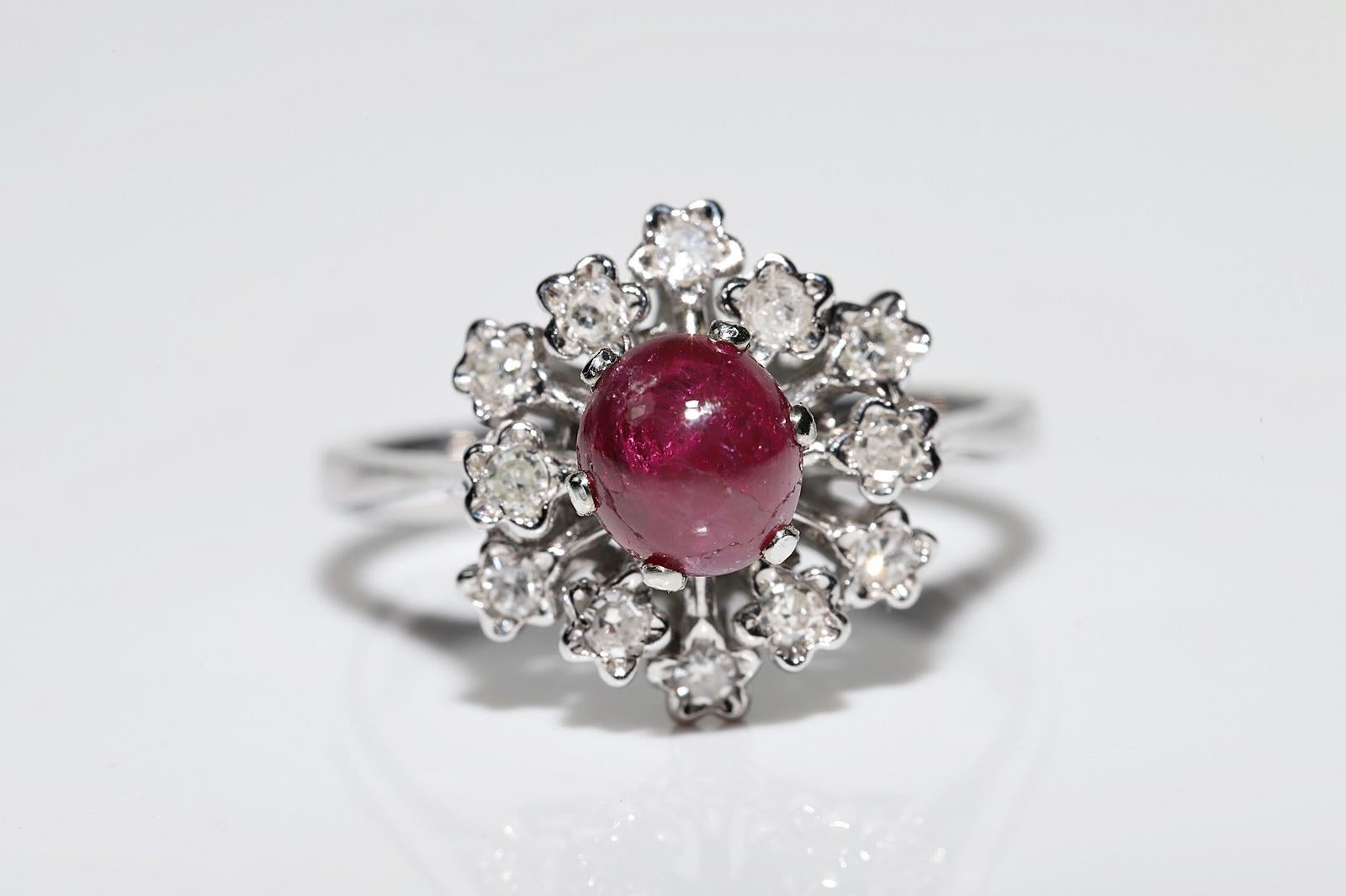 Retro Vintage Circa 1990s 18k Gold Natural Diamond And Cabochon Ruby Decorated Ring For Sale