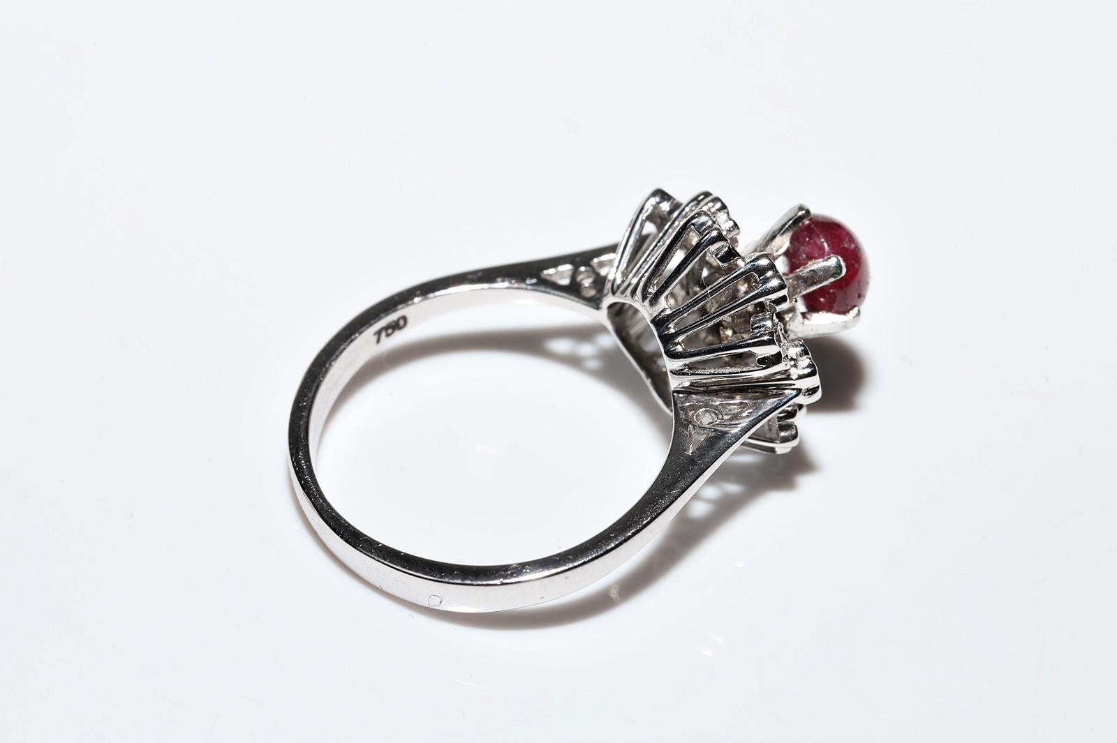 Vintage Circa 1990s 18k Gold Natural Diamond And Cabochon Ruby Decorated Ring For Sale 2