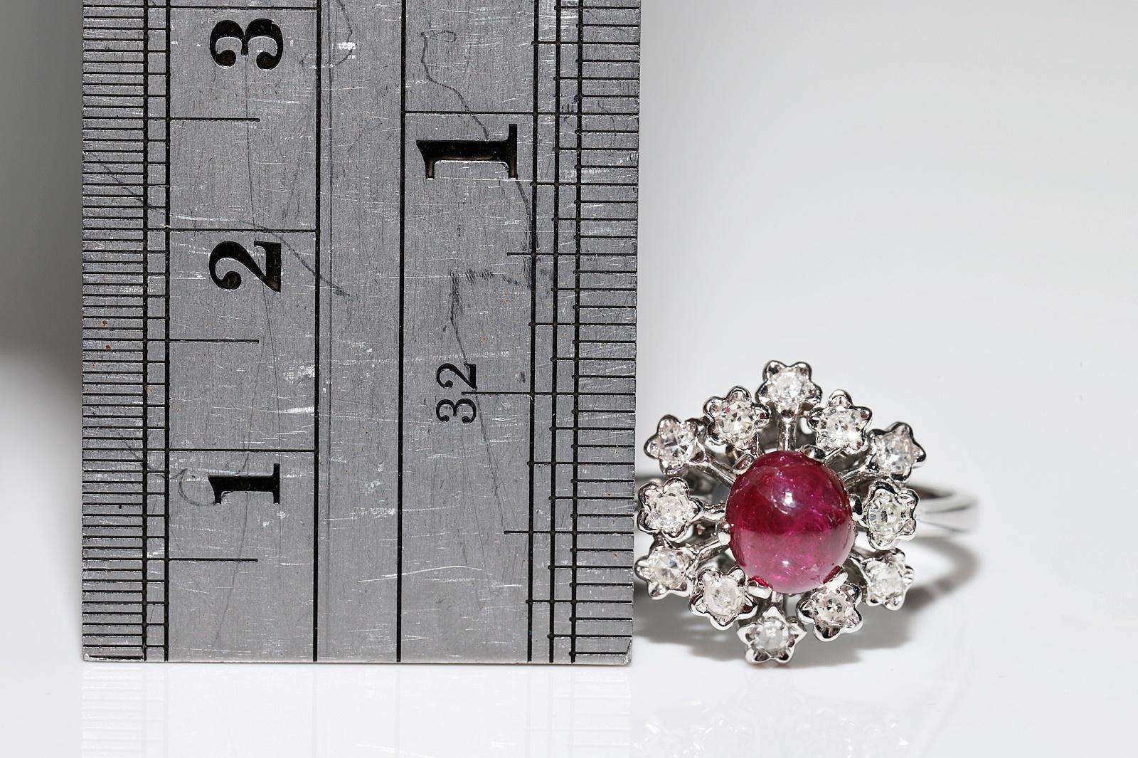 Vintage Circa 1990s 18k Gold Natural Diamond And Cabochon Ruby Decorated Ring For Sale 3