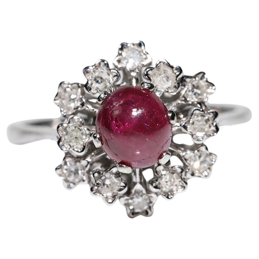 Vintage Circa 1990 Bague en or 18k décorée de diamants naturels et de rubis cabochon