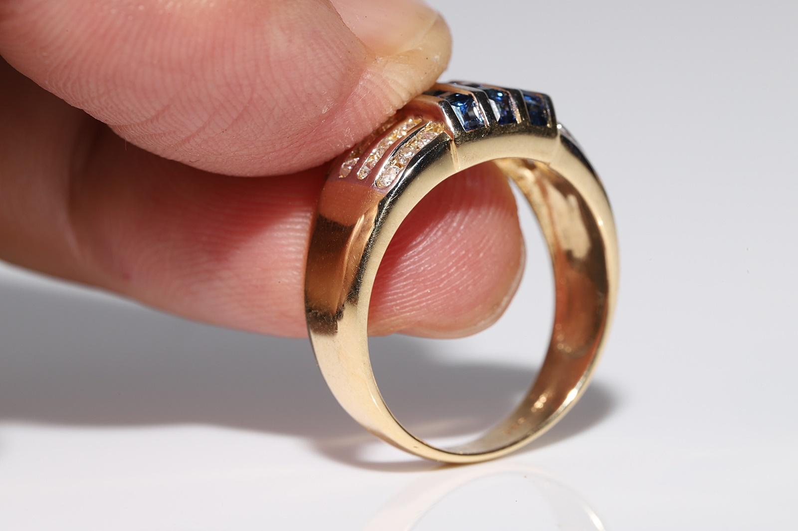 Vintage Circa 1990s 18k Gold Natural Diamond And Caliber Cut Sapphire Ring For Sale 5